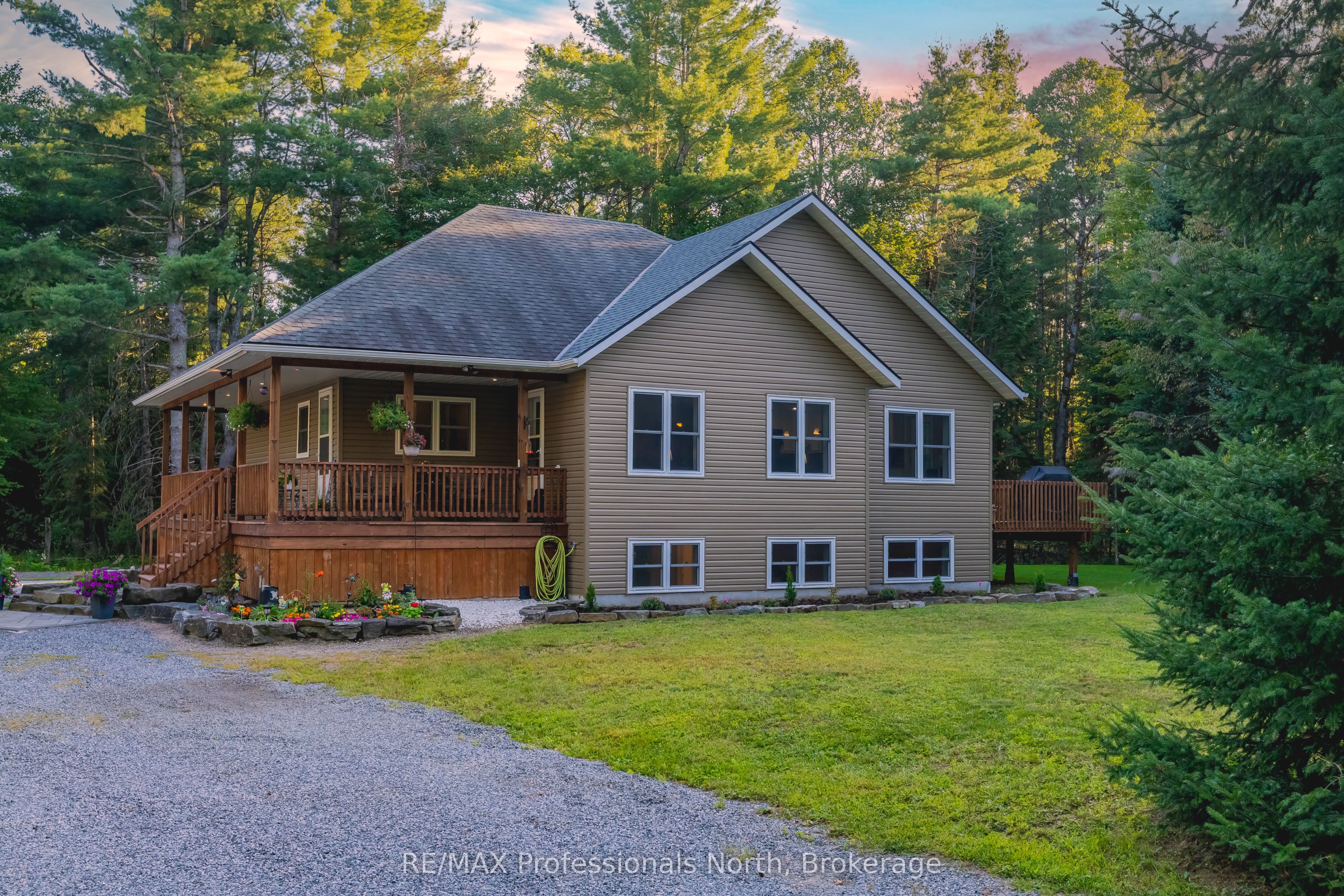 419 South Mary Lake Road, Huntsville, ON P0B 1L0