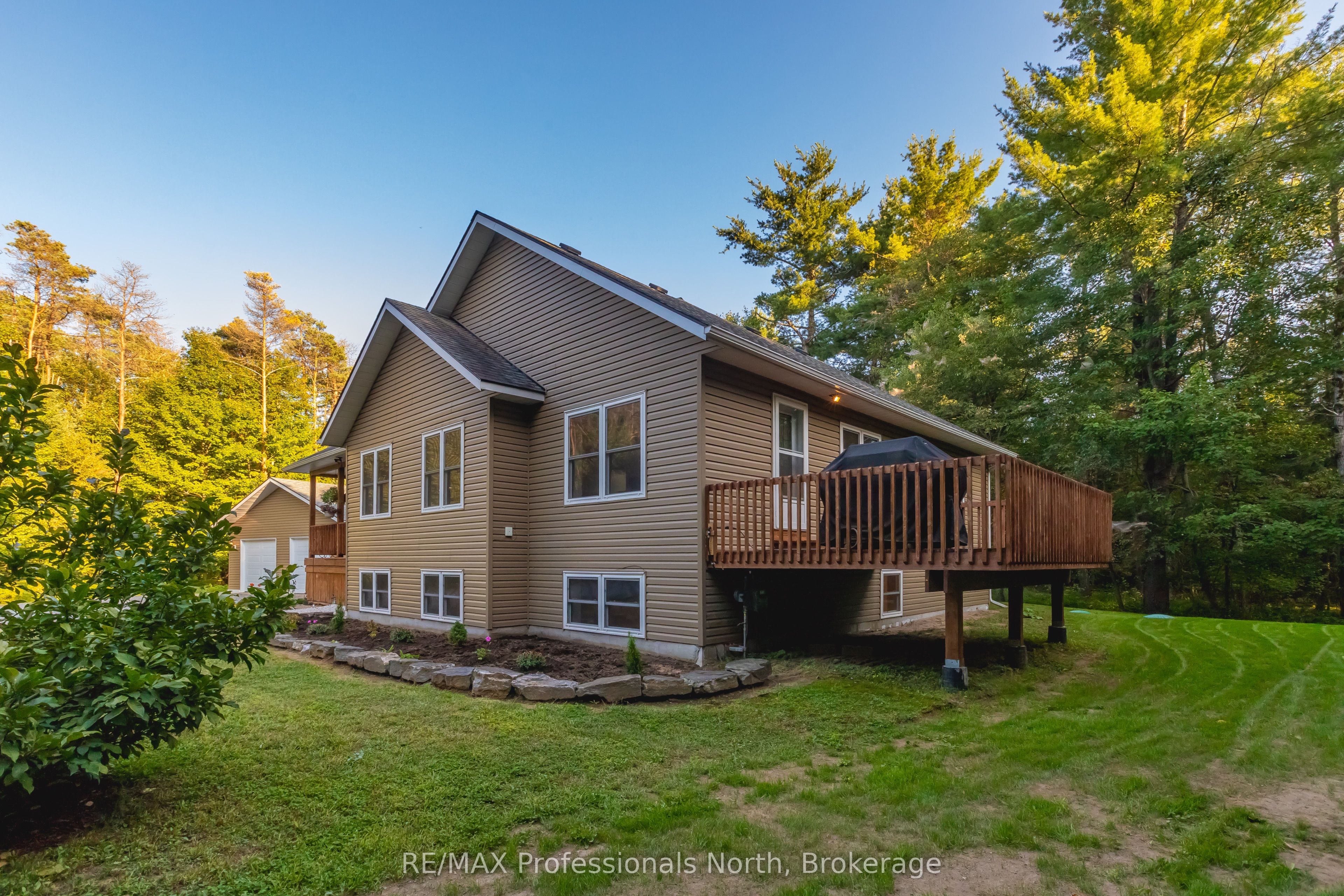 419 South Mary Lake Road, Huntsville, ON P0B 1L0 photo 2