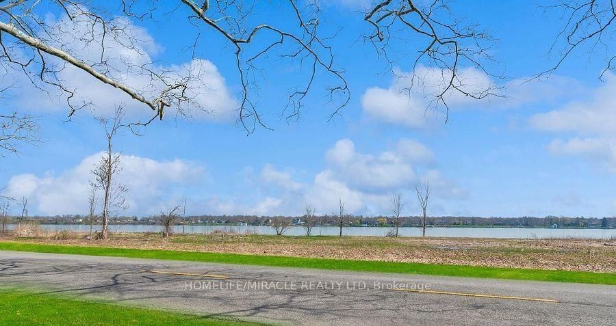 3035 Niagara Parkway, Fort Erie, ON L2A 5M4 photo 2