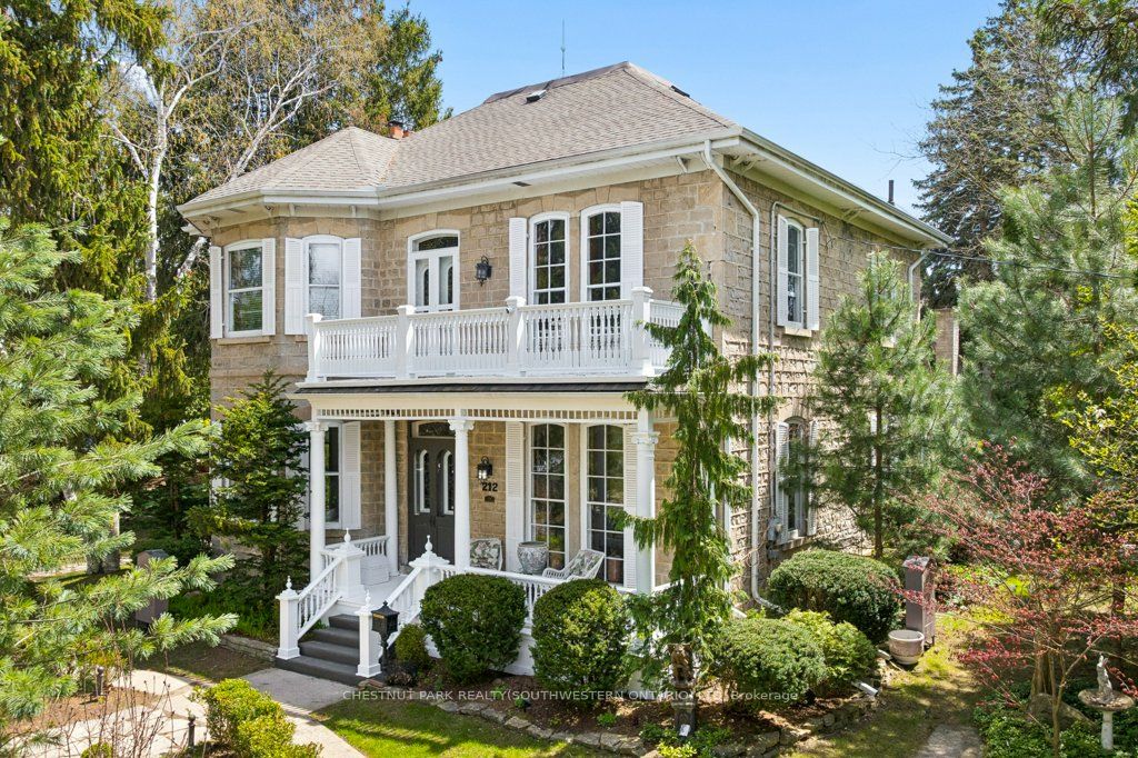 212 Queen Street E, Cambridge, ON N3C 2B4