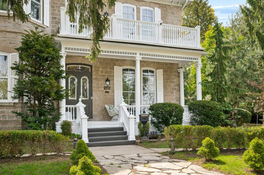 212 Queen Street E, Cambridge, ON N3C 2B4 photo 3