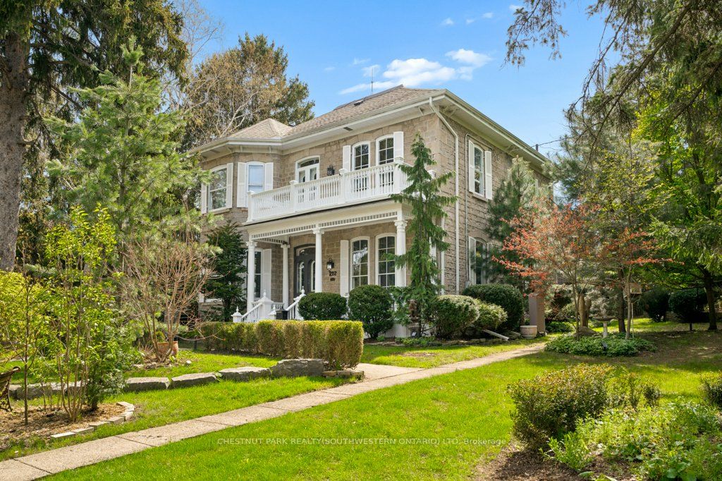 212 Queen Street E, Cambridge, ON N3C 2B4 photo 4