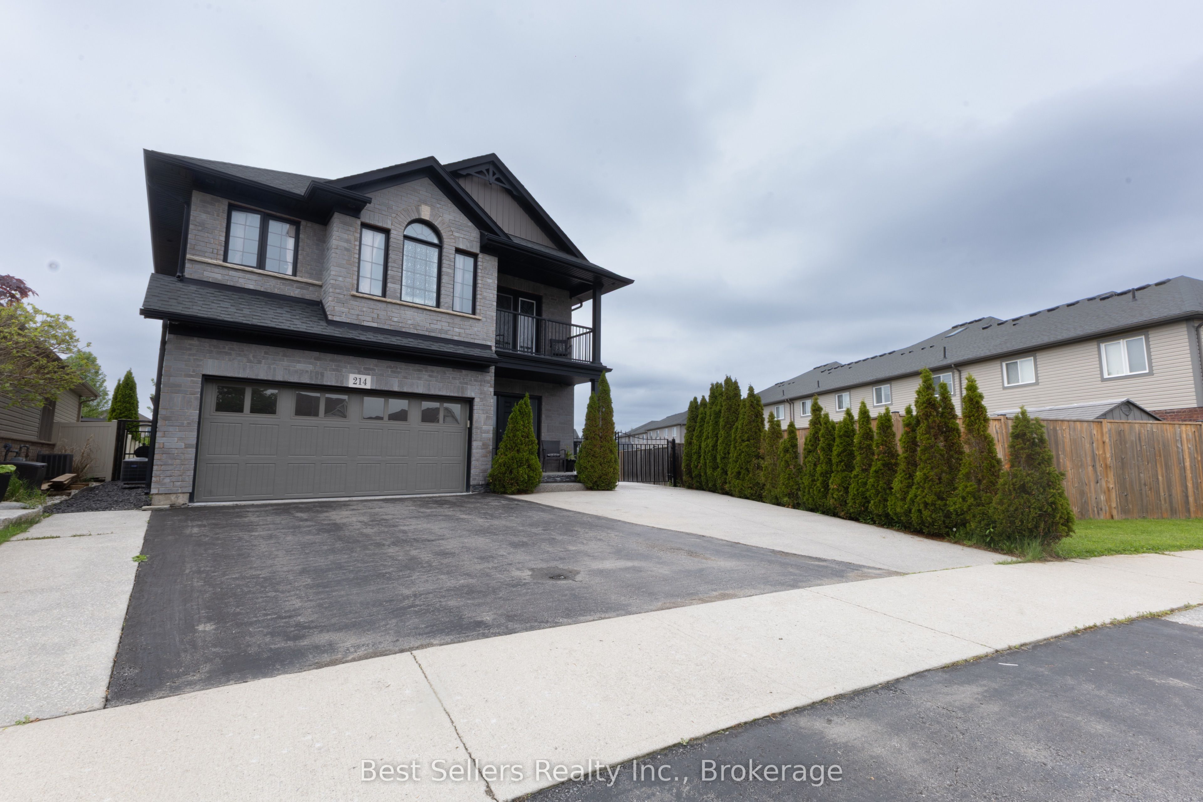 214 Cardinal Crescent, Welland, ON L3C 0B1 photo 2