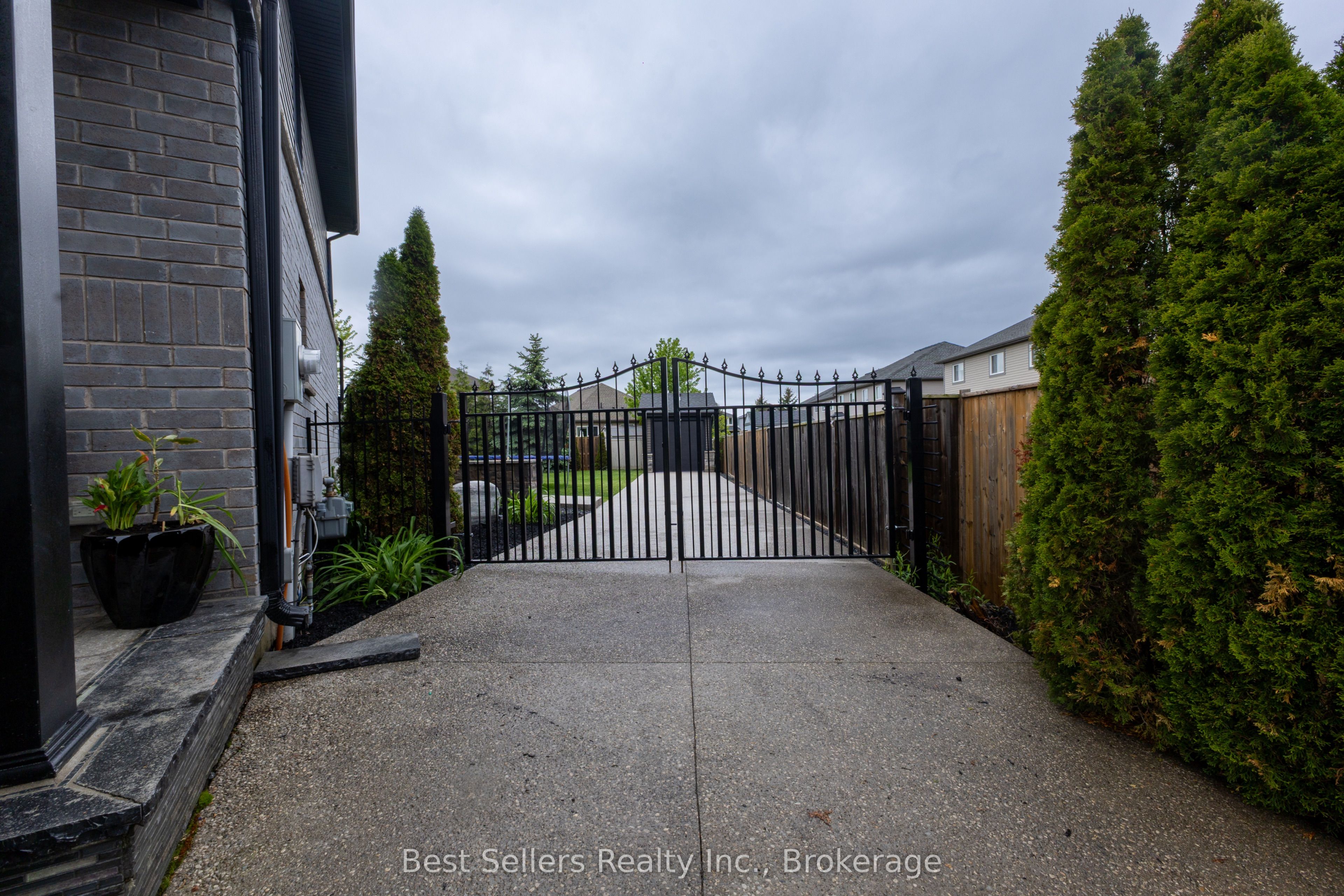214 Cardinal Crescent, Welland, ON L3C 0B1 photo 3