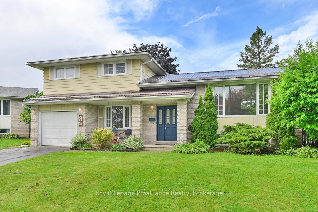 8 Panter Circle, Belleville, ON K8P 4S7