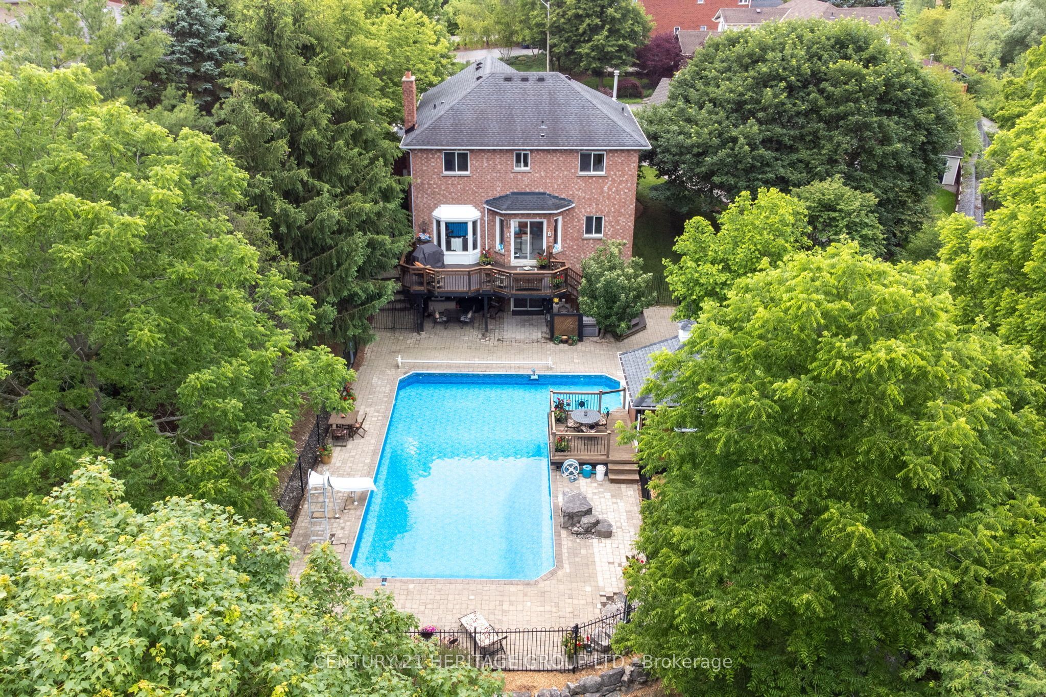 28 Taywood Court, Hamilton, ON L9H 7A2