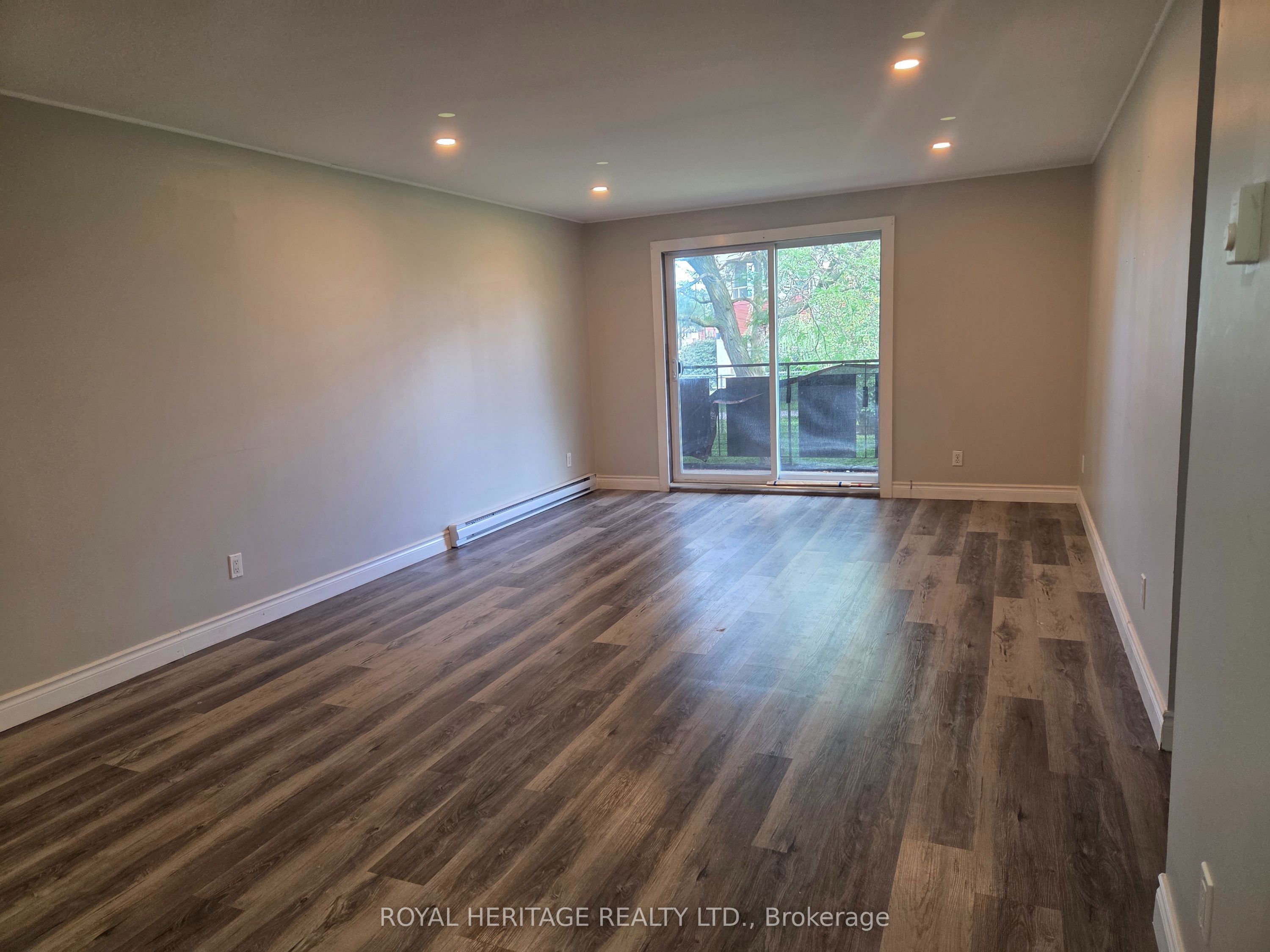 8800 Willoughby Drive 208, Niagara Falls, ON L2G 6X8 photo 2