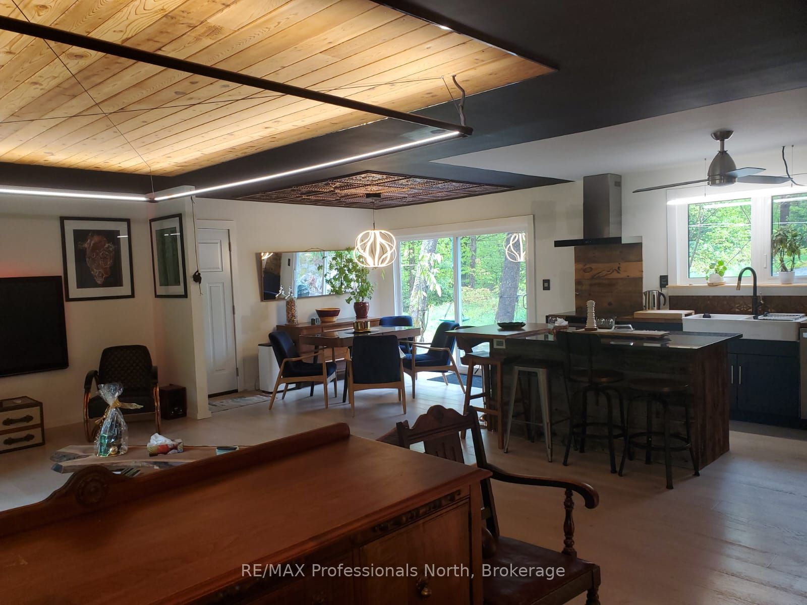 1460 Peterson Road, Bracebridge, ON P1L 1X1 photo 3