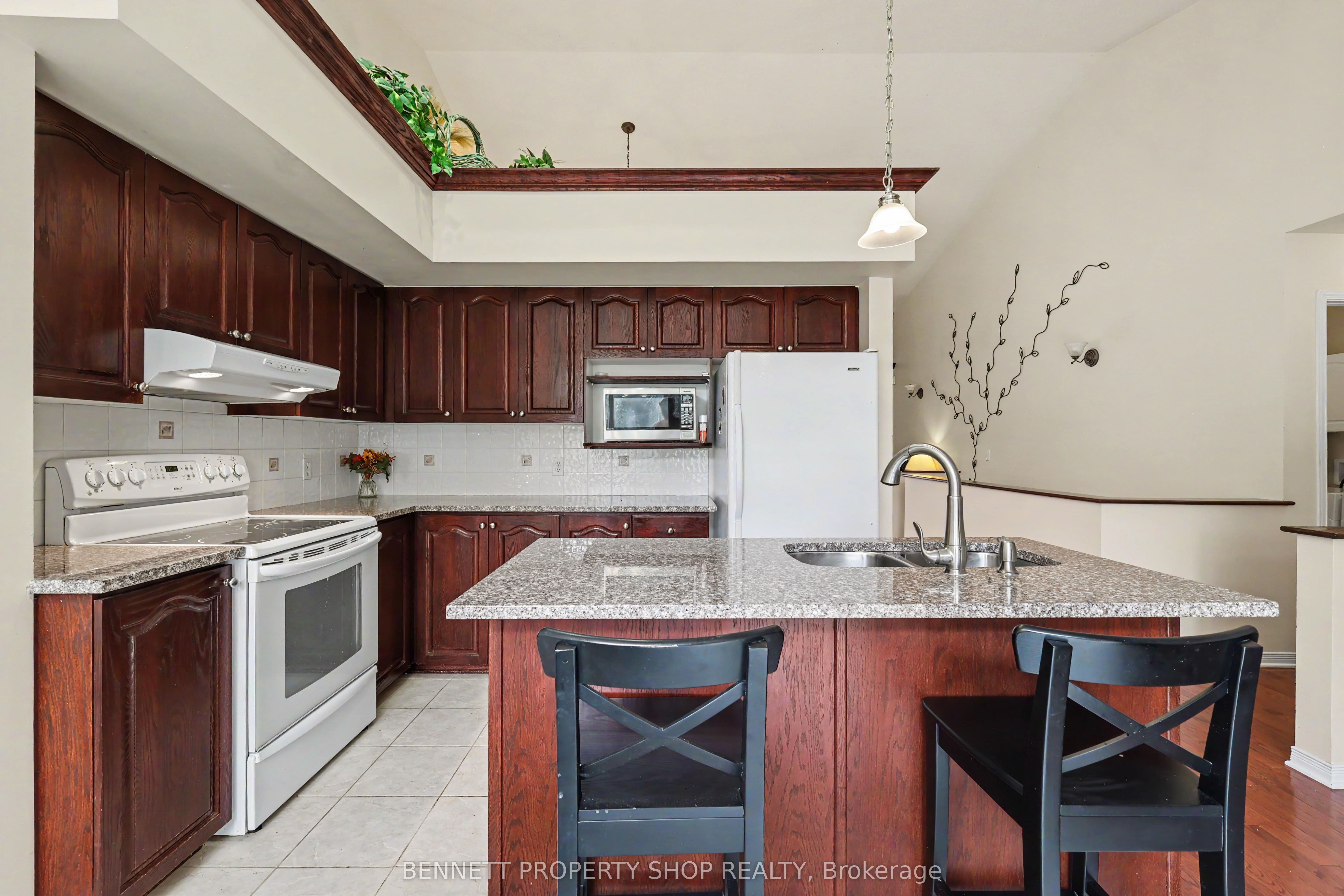 4 Burnstead Crescent, Kanata, ON K2M 2T4 photo 2