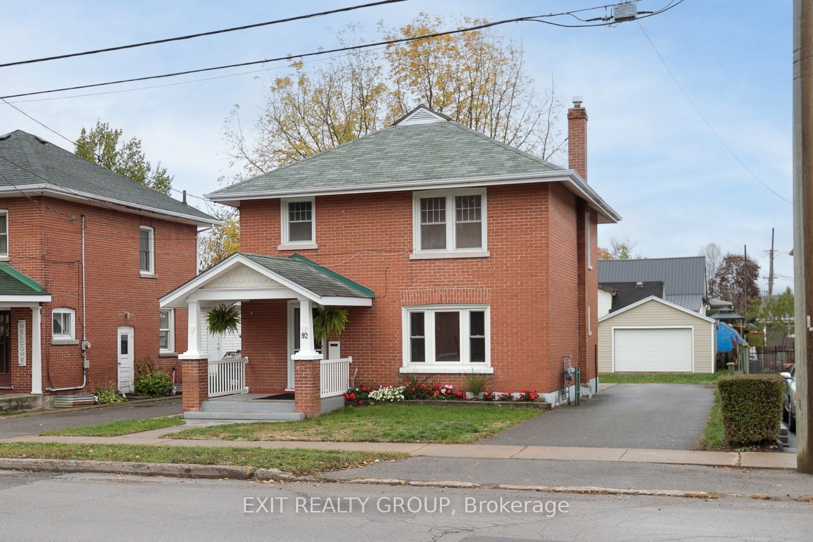 92 Byron Street, Quinte West, ON K8V 2Y2 photo 2
