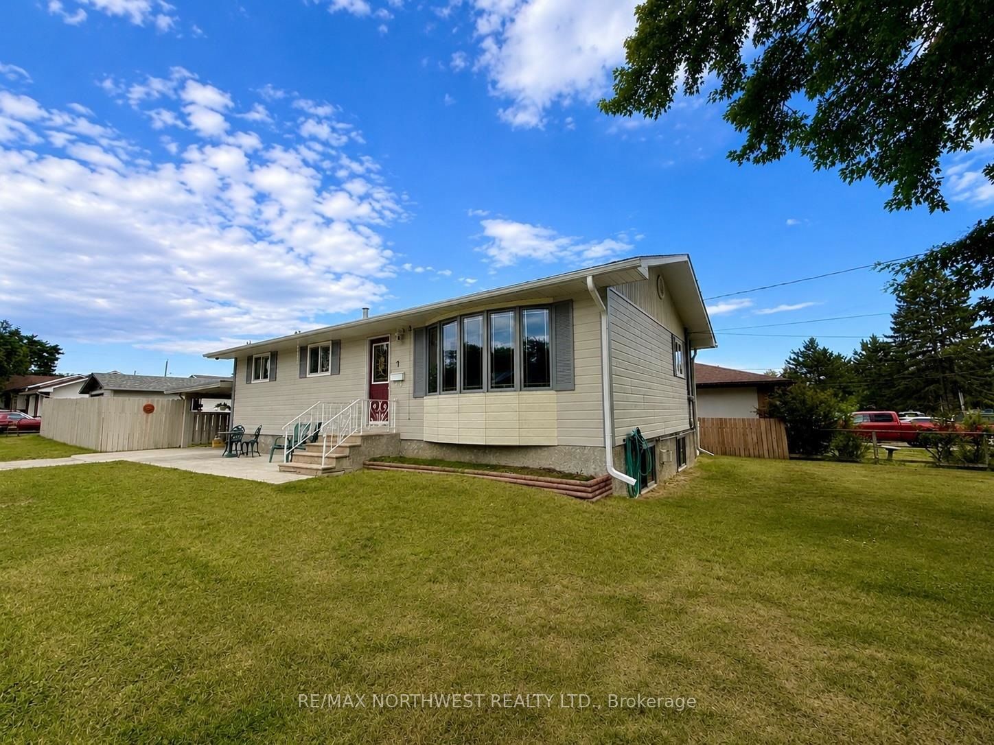 1 Kirkpatrick Avenue, Kenora, ON P9N 4K5 photo 2