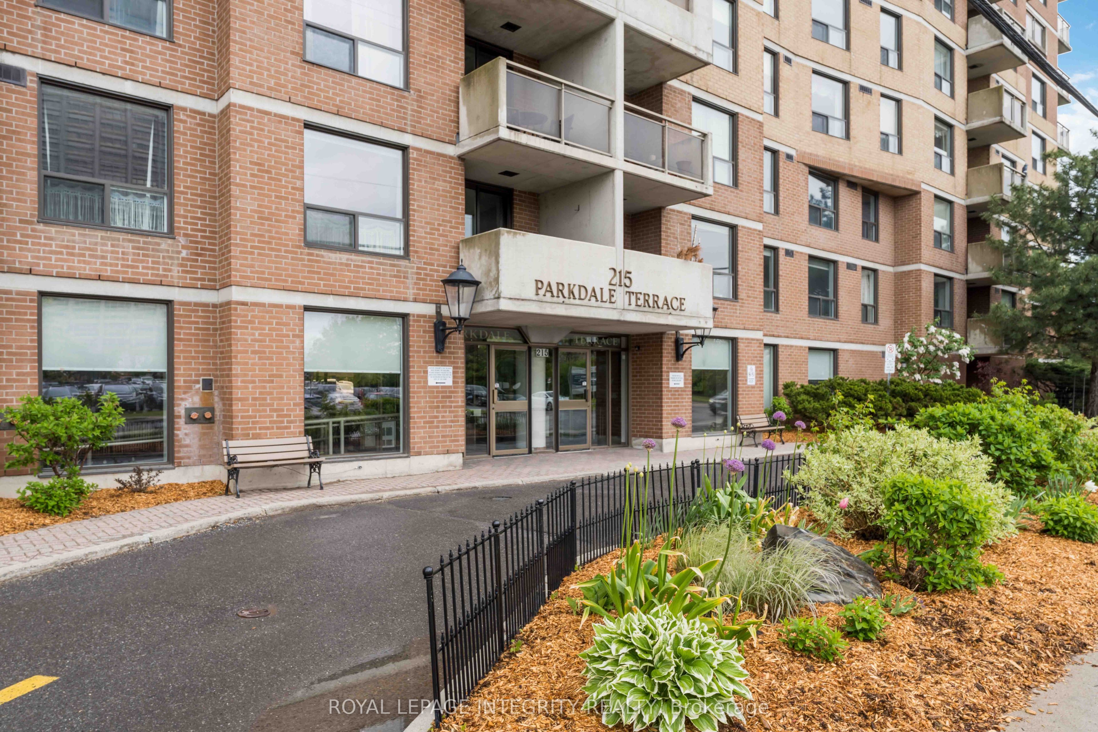 215 Parkdale Avenue 208, West Centre Town, ON K1Y 4T8