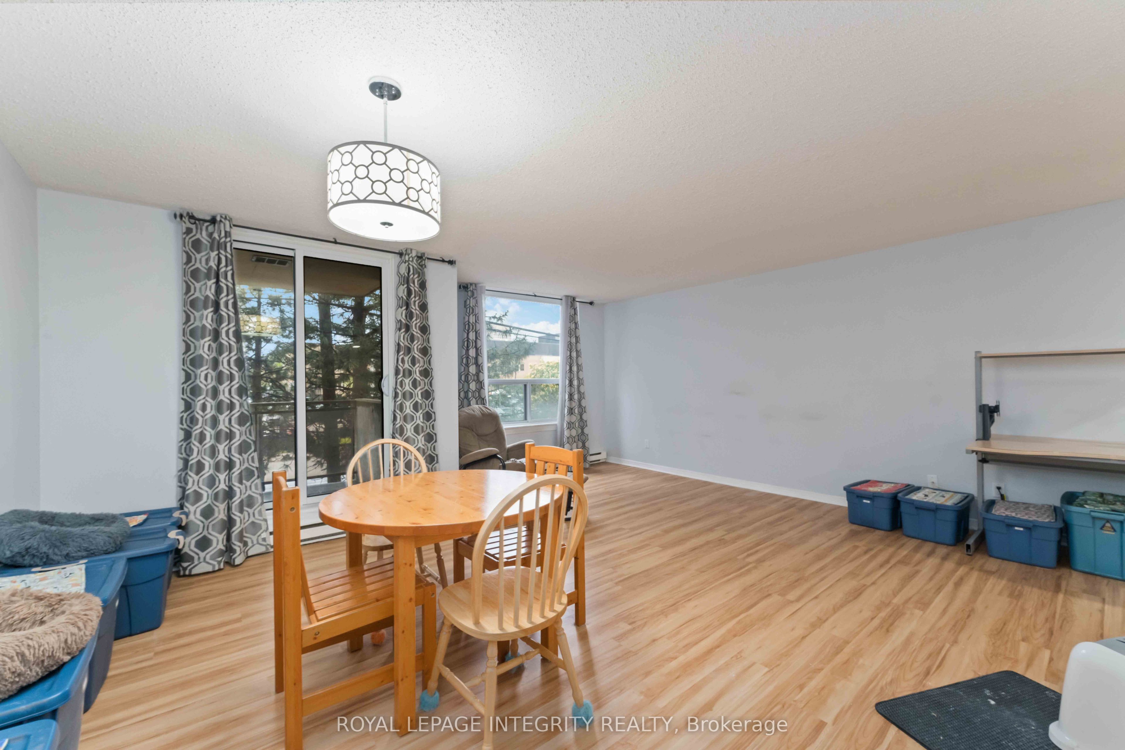 215 Parkdale Avenue 208, West Centre Town, ON K1Y 4T8 photo 2