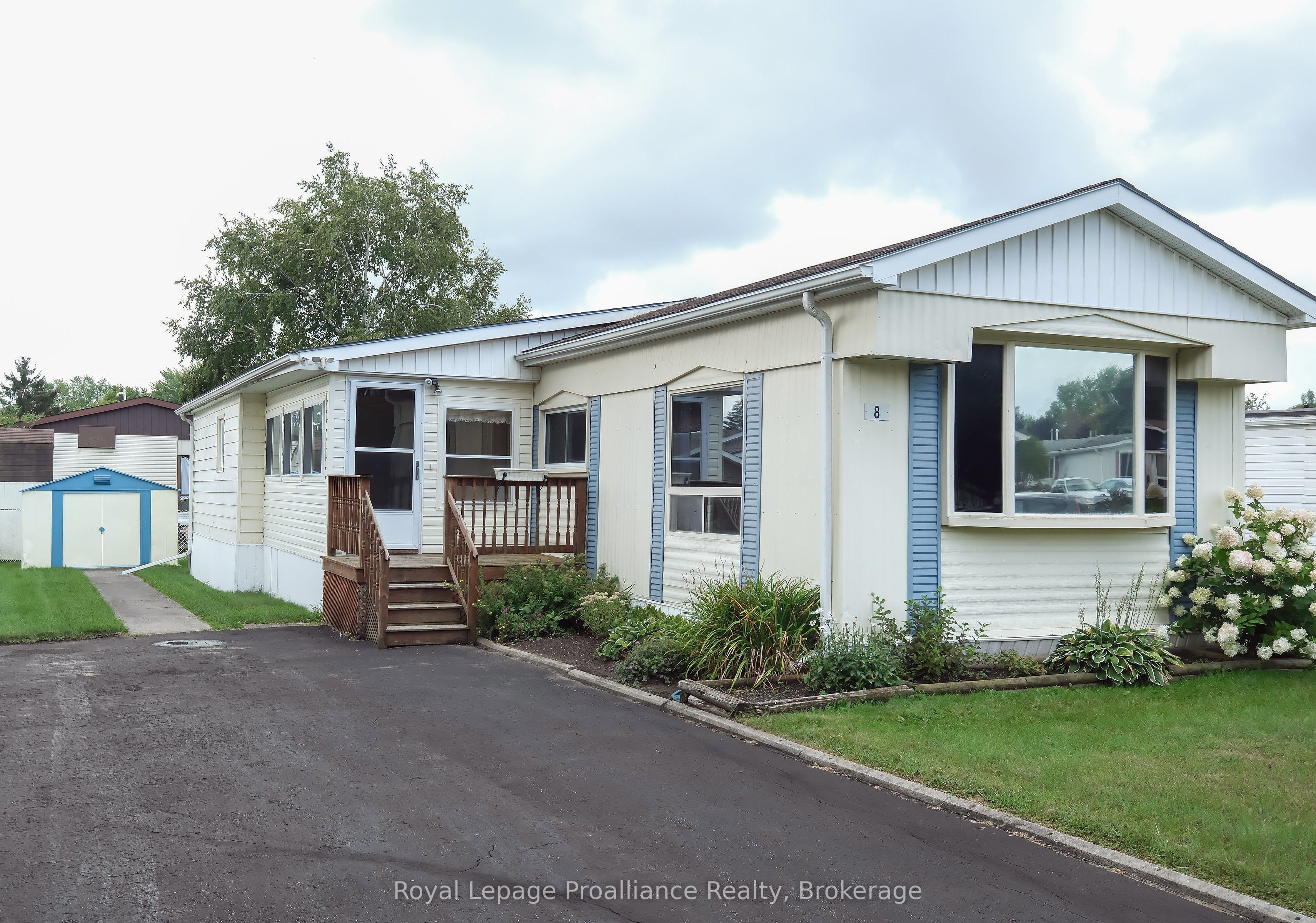 8 Juniper Lane, Quinte West, ON K8N 4Z3