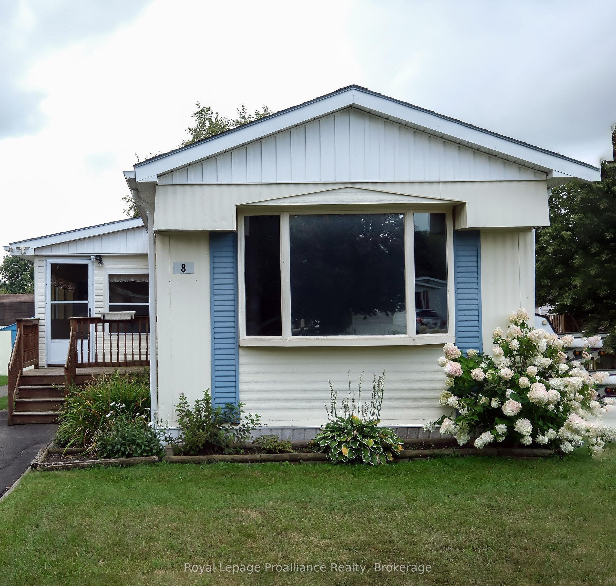 8 Juniper Lane, Quinte West, ON K8N 4Z3 photo 2