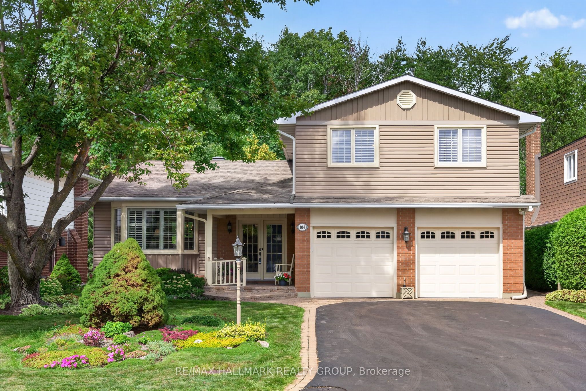 104 Northpark Drive, Blackburn Hamlet, ON K1B 4V3