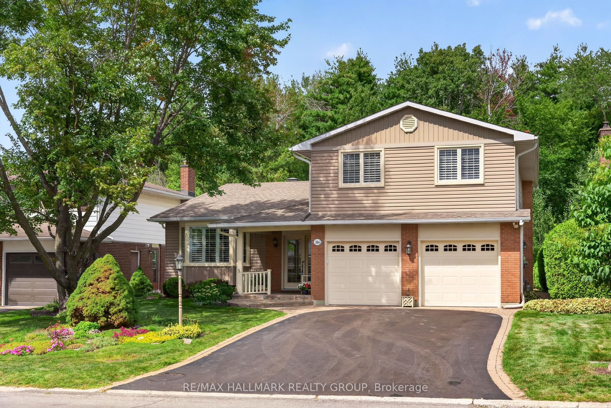 104 Northpark Drive, Blackburn Hamlet, ON K1B 4V3 photo 2