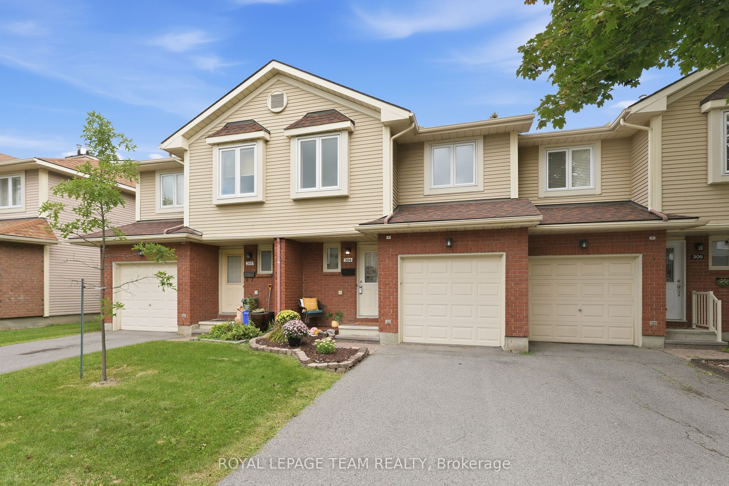 304 Valade Crescent, Orleans - Cumberland and Area, ON K4A 2X3