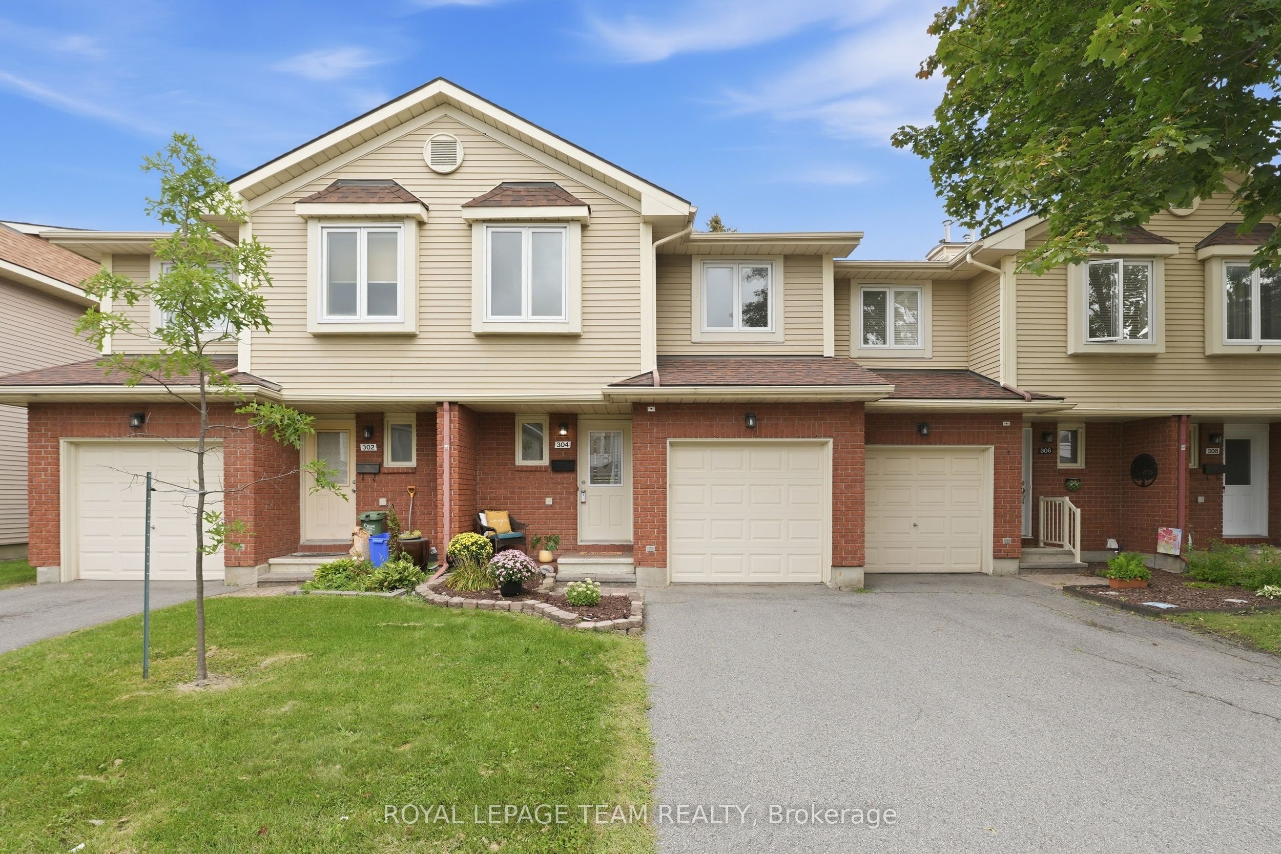 304 Valade Crescent, Orleans - Cumberland and Area, ON K4A 2X3 photo 2