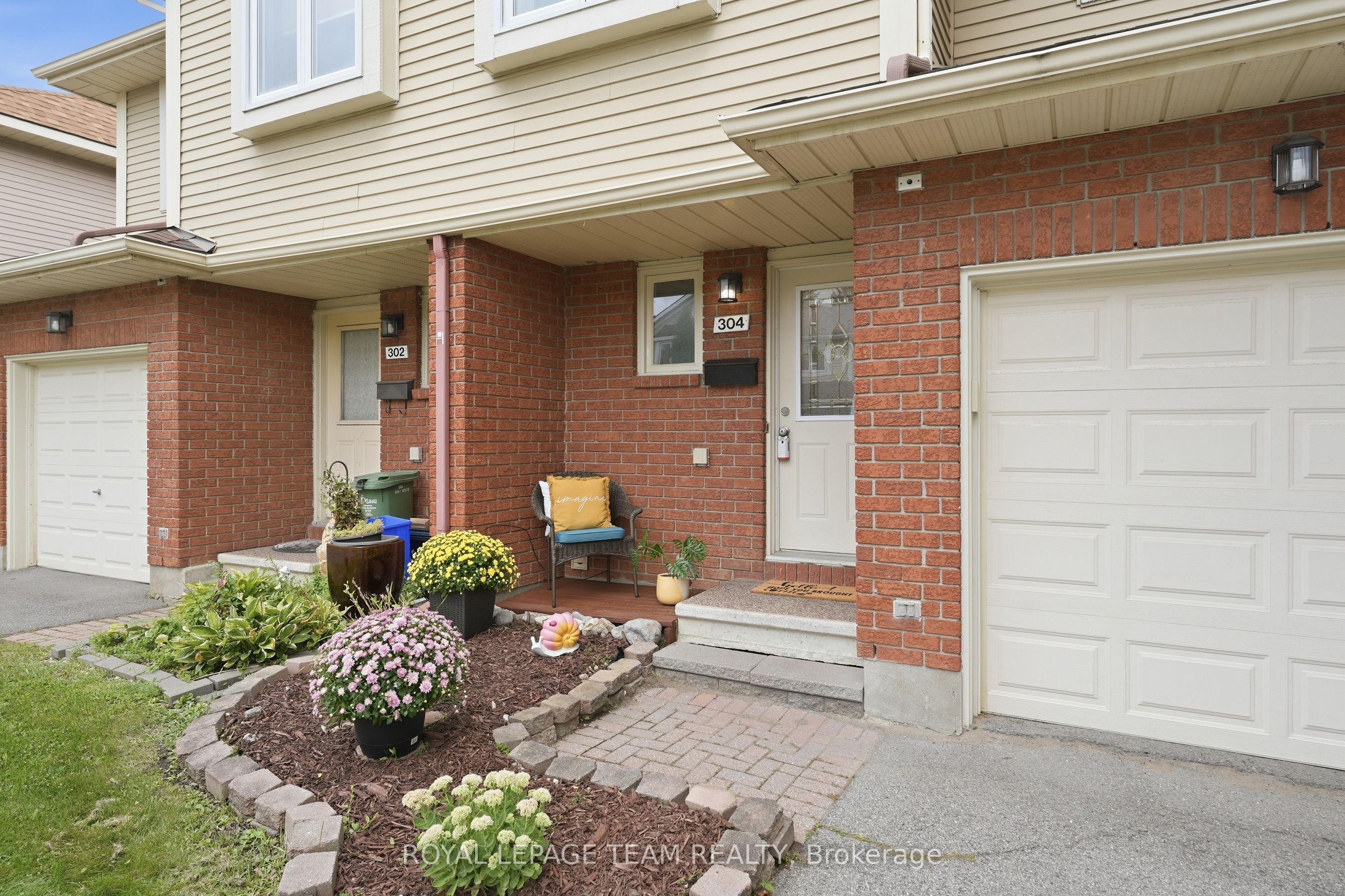 304 Valade Crescent, Orleans - Cumberland and Area, ON K4A 2X3 photo 3