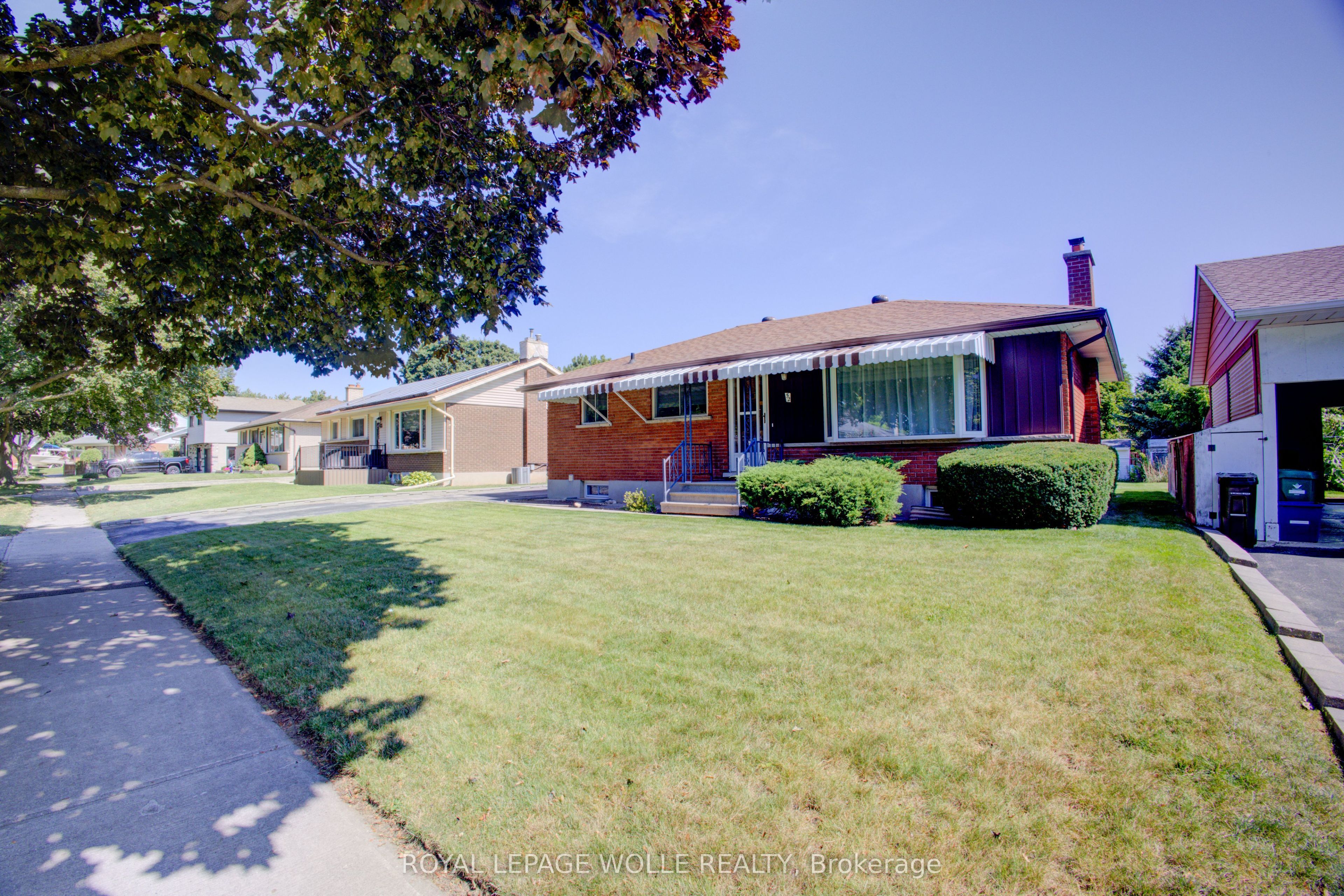 52 Queenston Crescent, Kitchener, ON N2B 2V5 photo 2