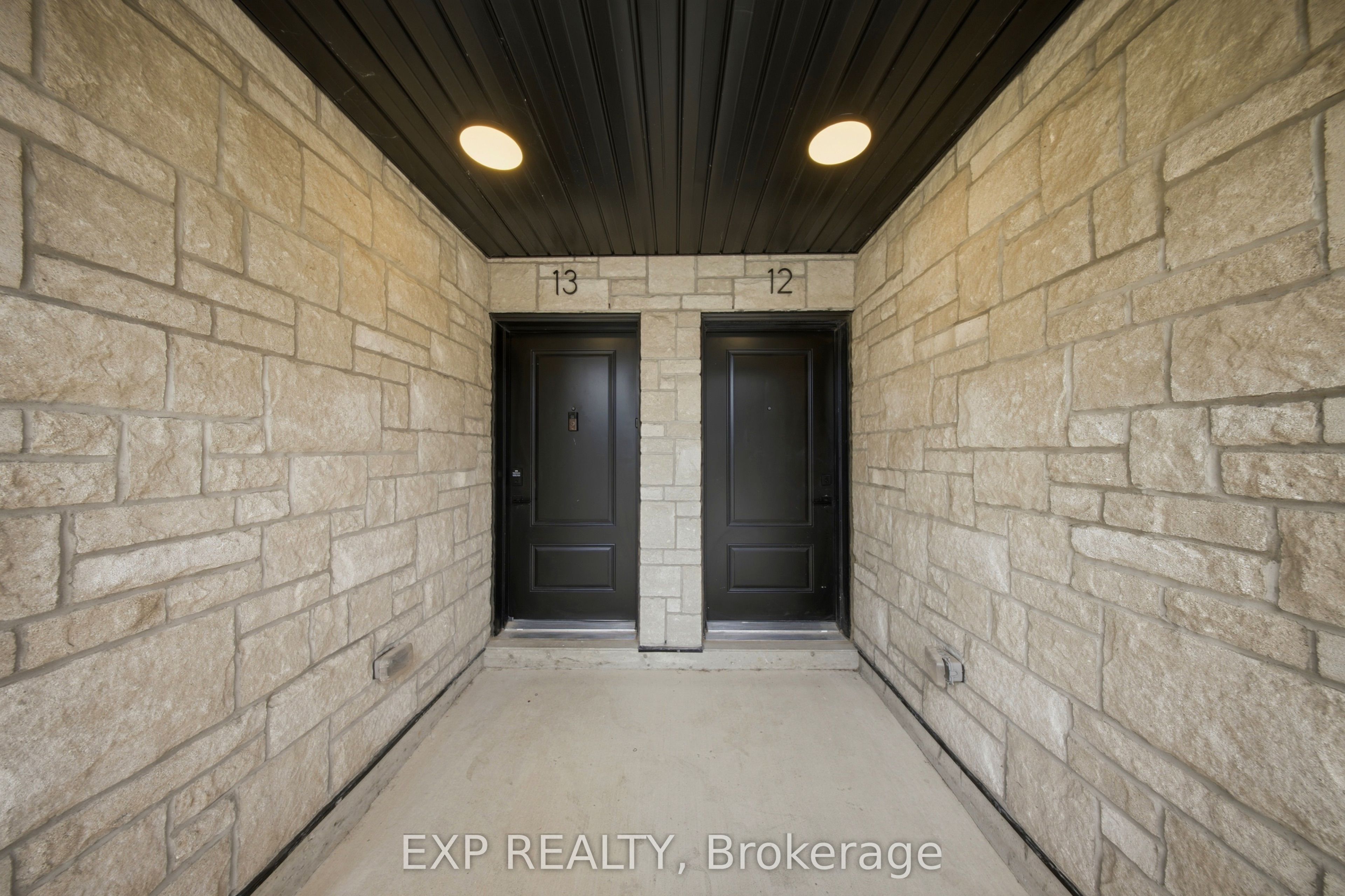 2 Slessor Boulevard 12, Grimsby, ON L3M 5J4 photo 4