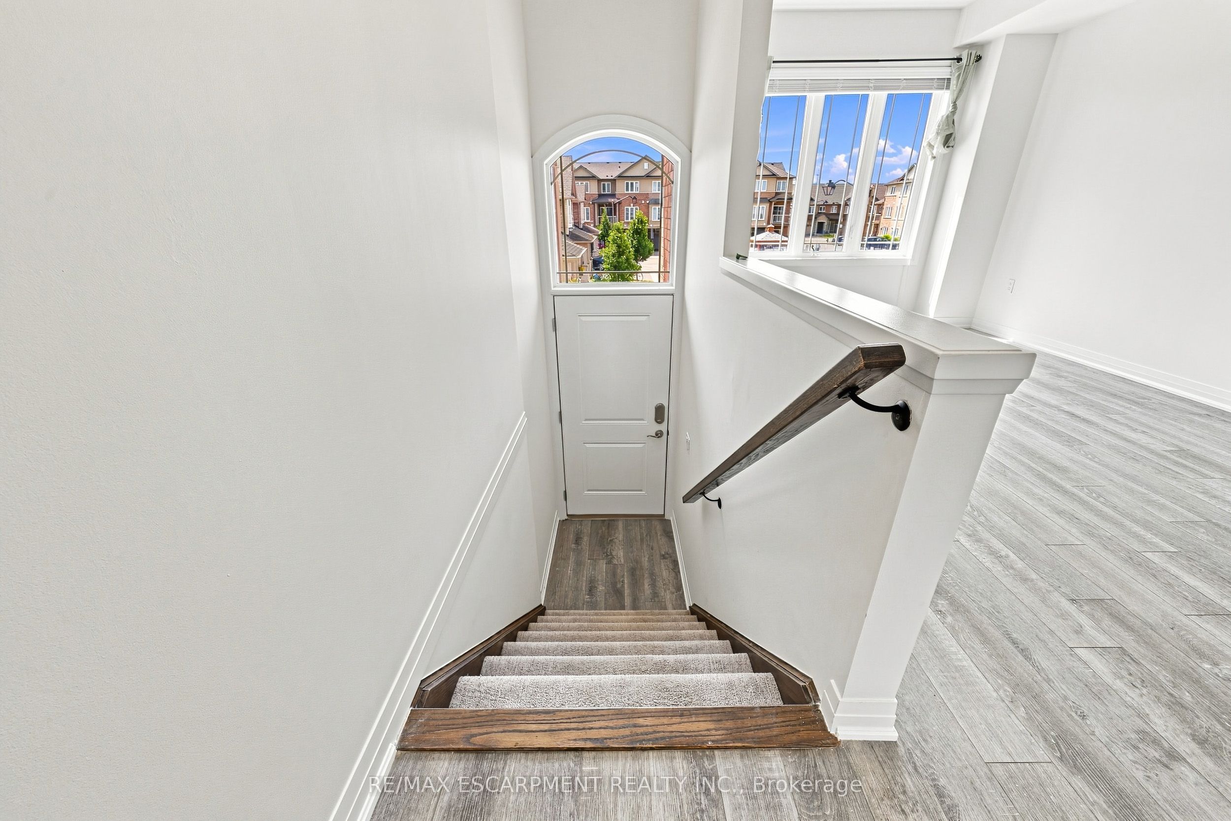 94 Laguna Village Crescent, Hamilton, ON L0R 1P0 photo 2