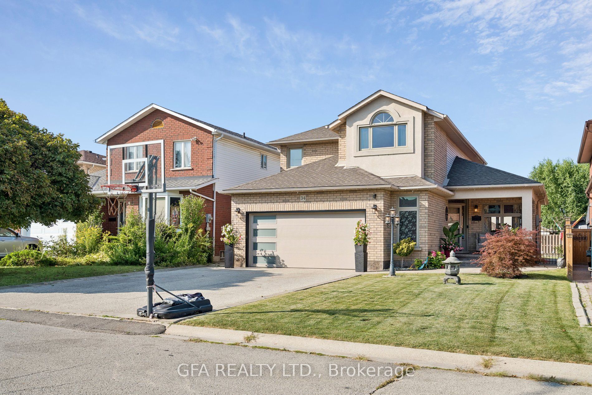 34 Harbottle Court, Hamilton, ON L9C 7N9 photo 2