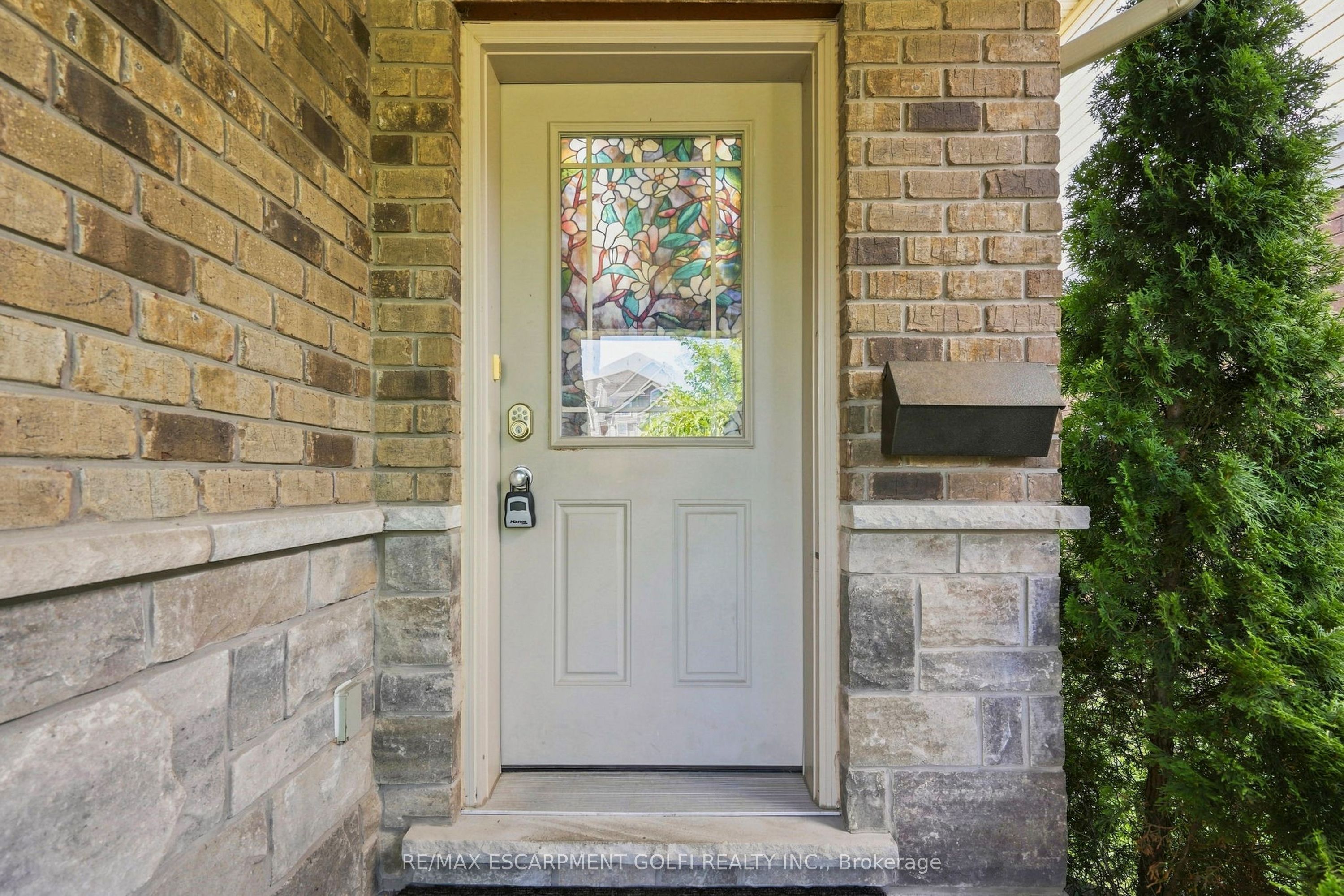 8540 Milomir Street, Niagara Falls, ON L2H 0B6 photo 2