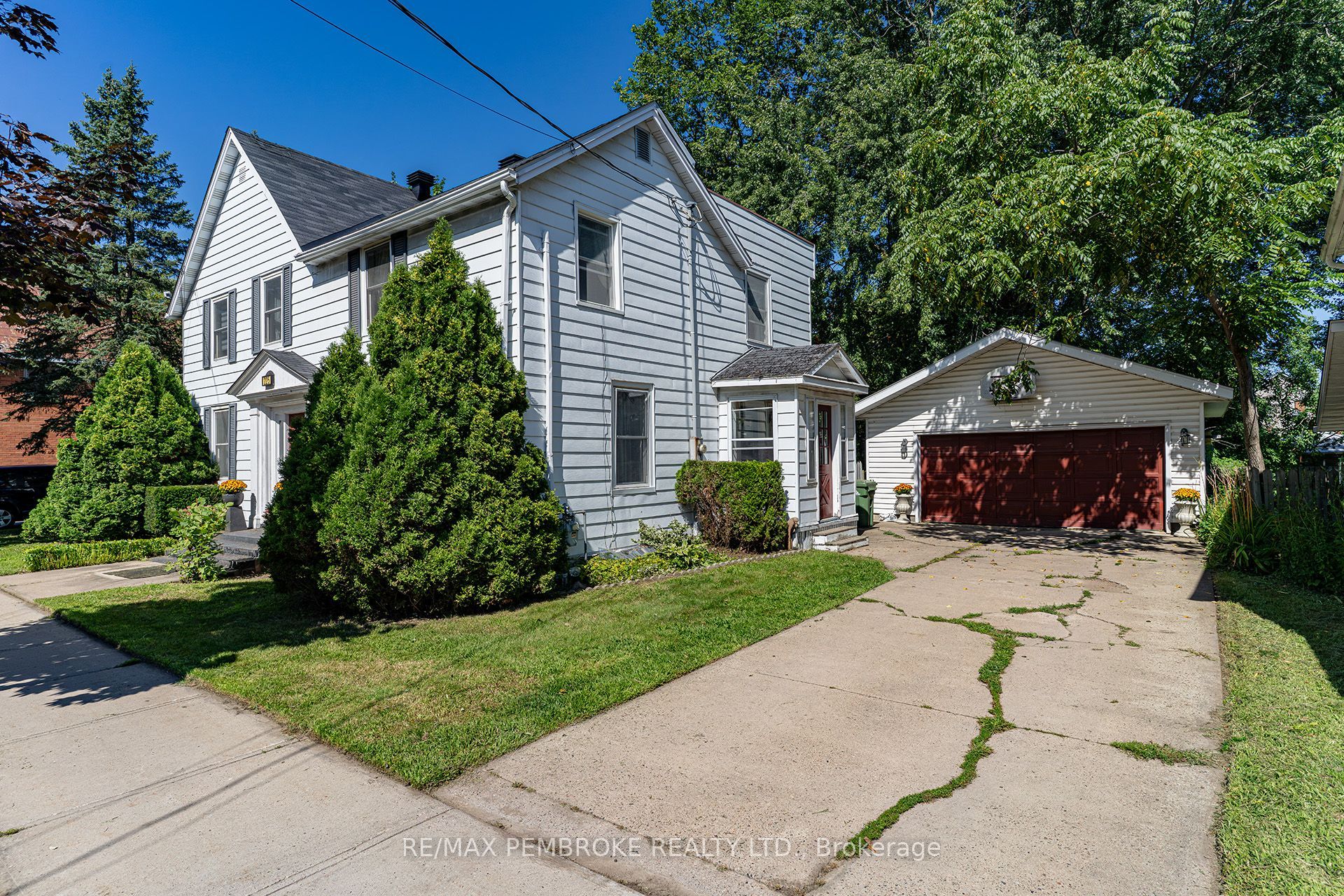 225 Mary Street, Pembroke, ON K8A 5V9 photo 3