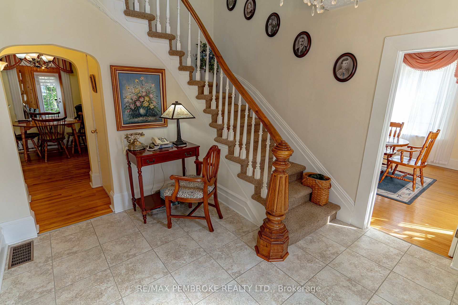 225 Mary Street, Pembroke, ON K8A 5V9 photo 5