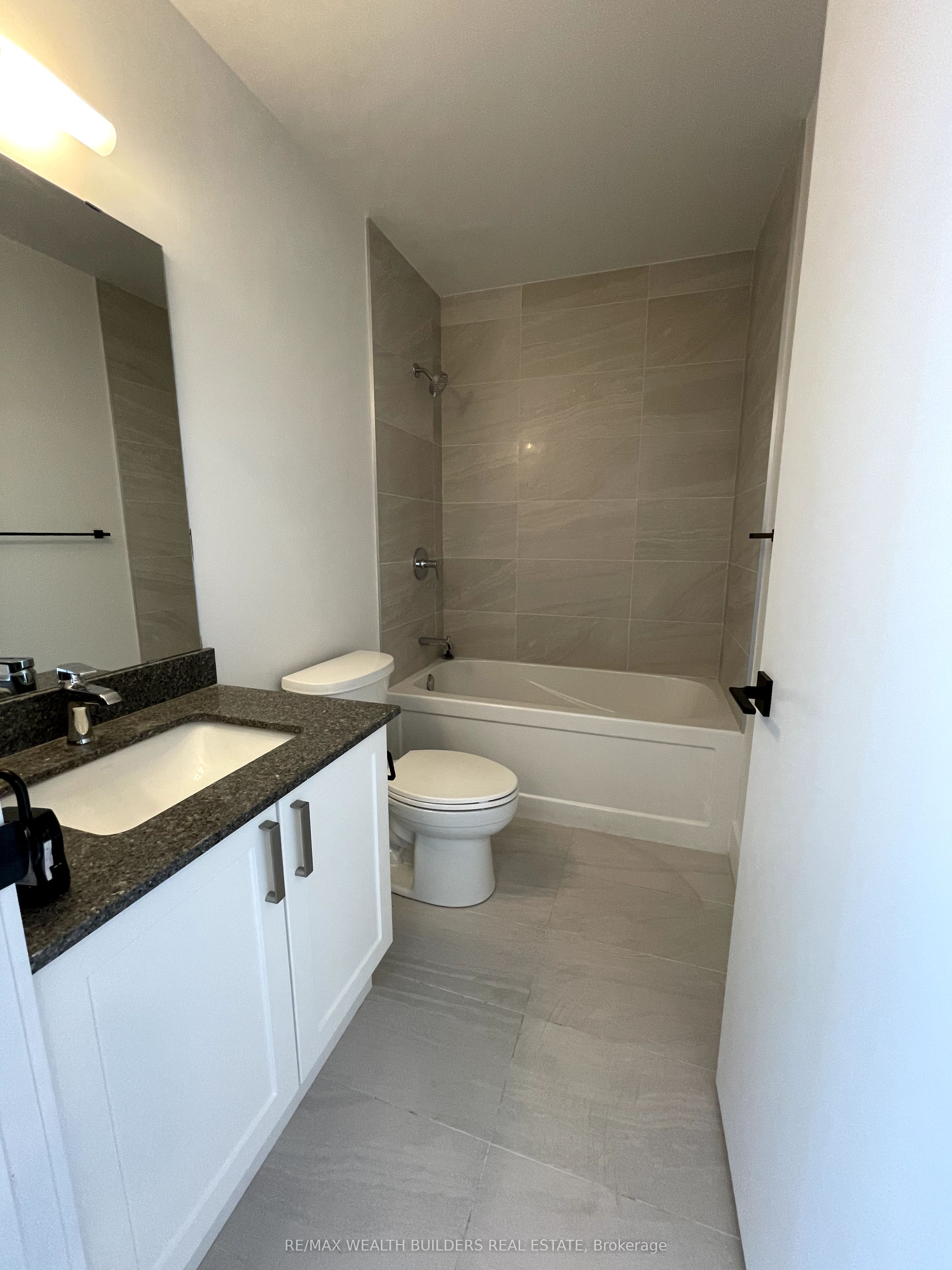 2782 Barton Street E 1513, Hamilton, ON L8E 2J8 photo 5