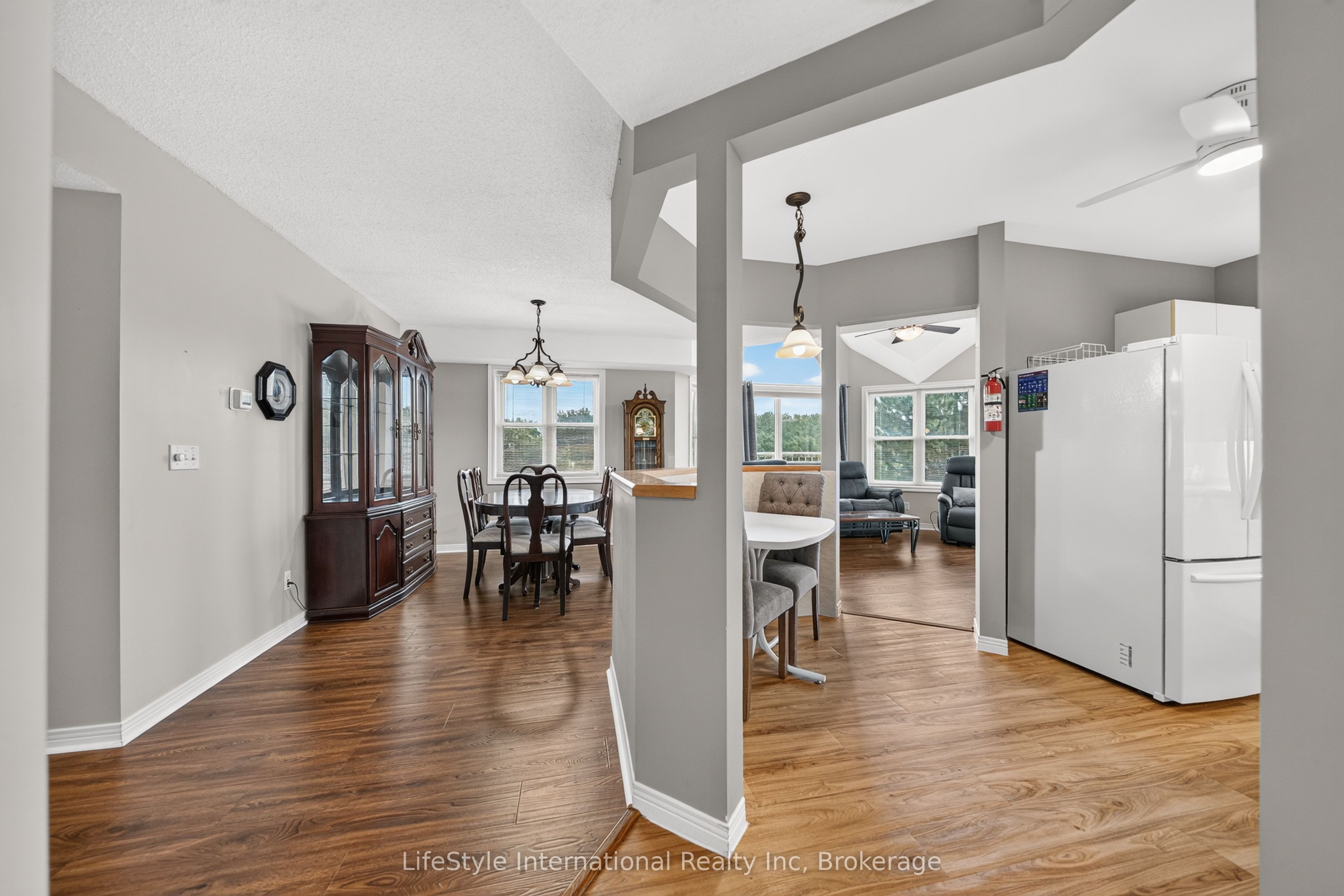 208 Silvercreek Parkway N 307, Guelph, ON N1H 8H2 photo 2