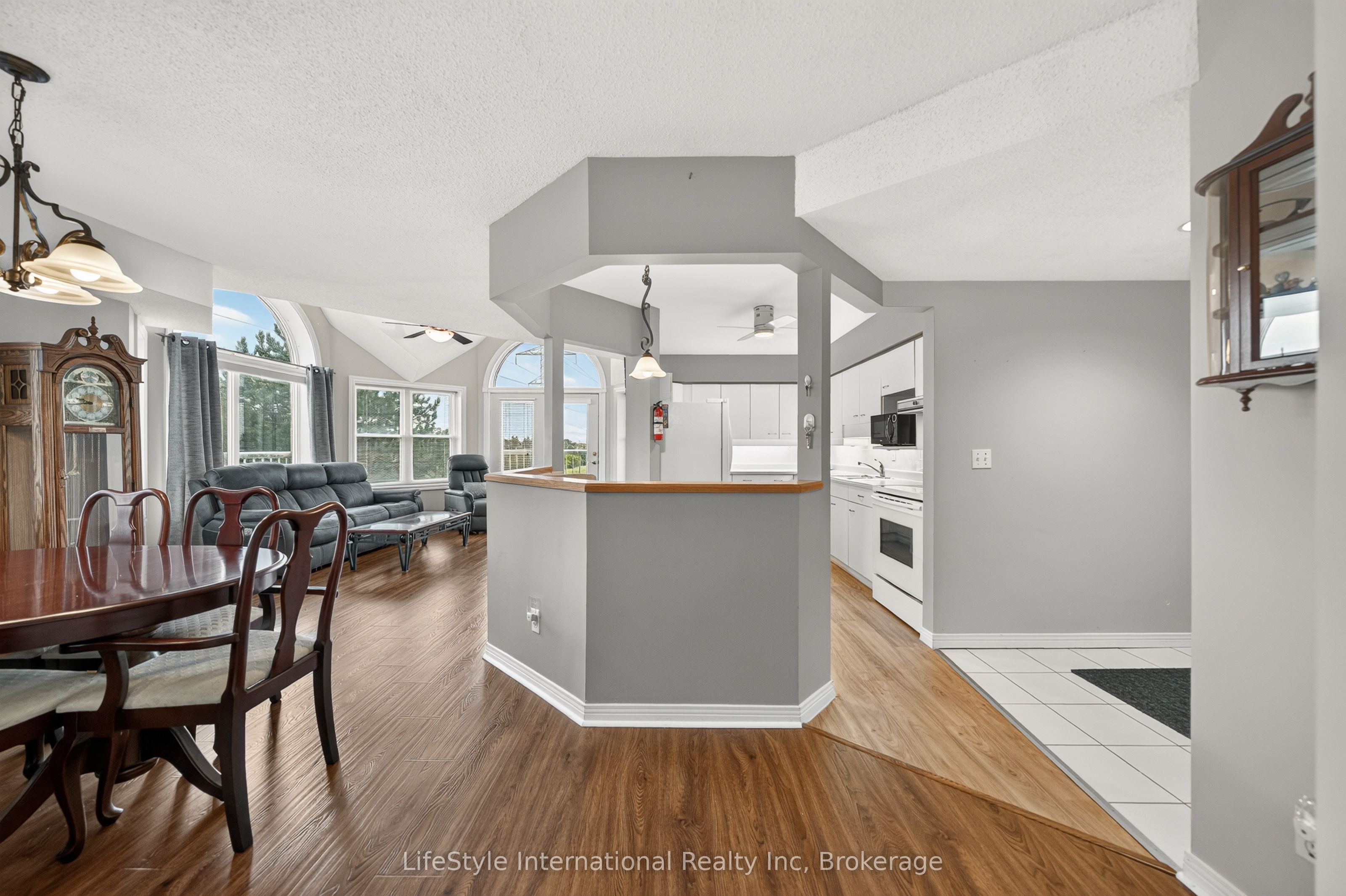 208 Silvercreek Parkway N 307, Guelph, ON N1H 8H2 photo 3