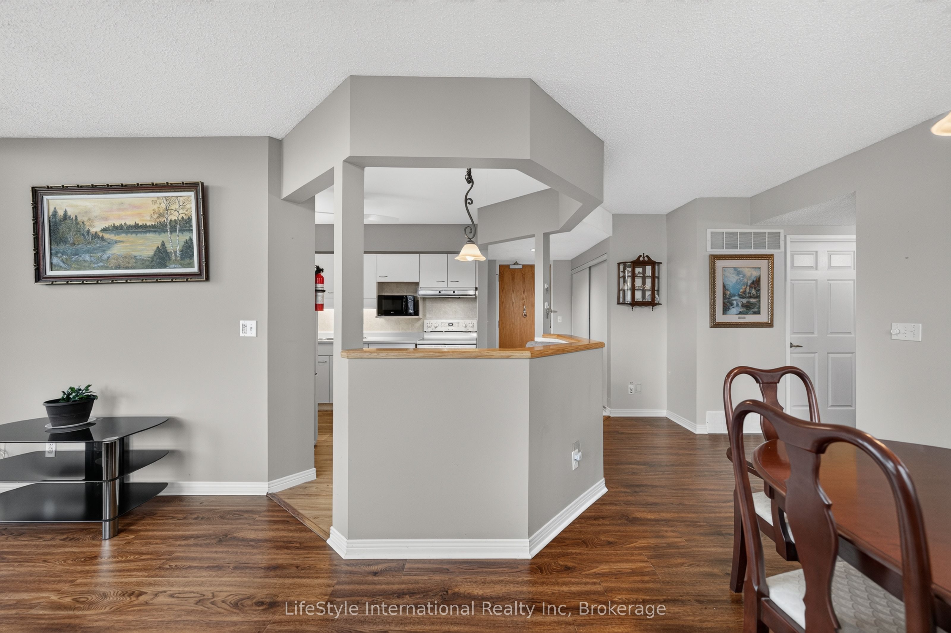 208 Silvercreek Parkway N 307, Guelph, ON N1H 8H2 photo 4