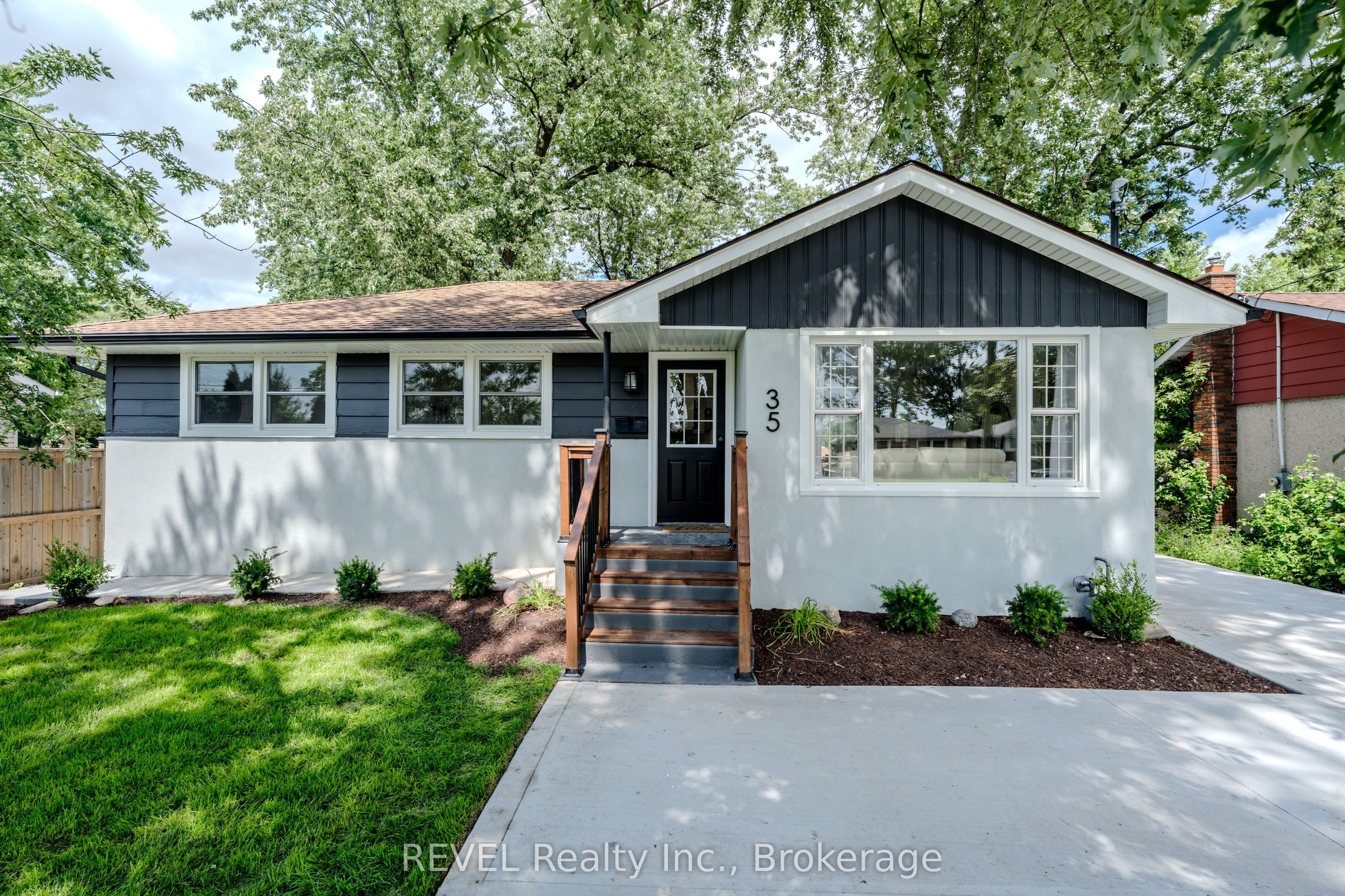 35 Burness Drive, St. Catharines, ON L2P 1J4 photo 3