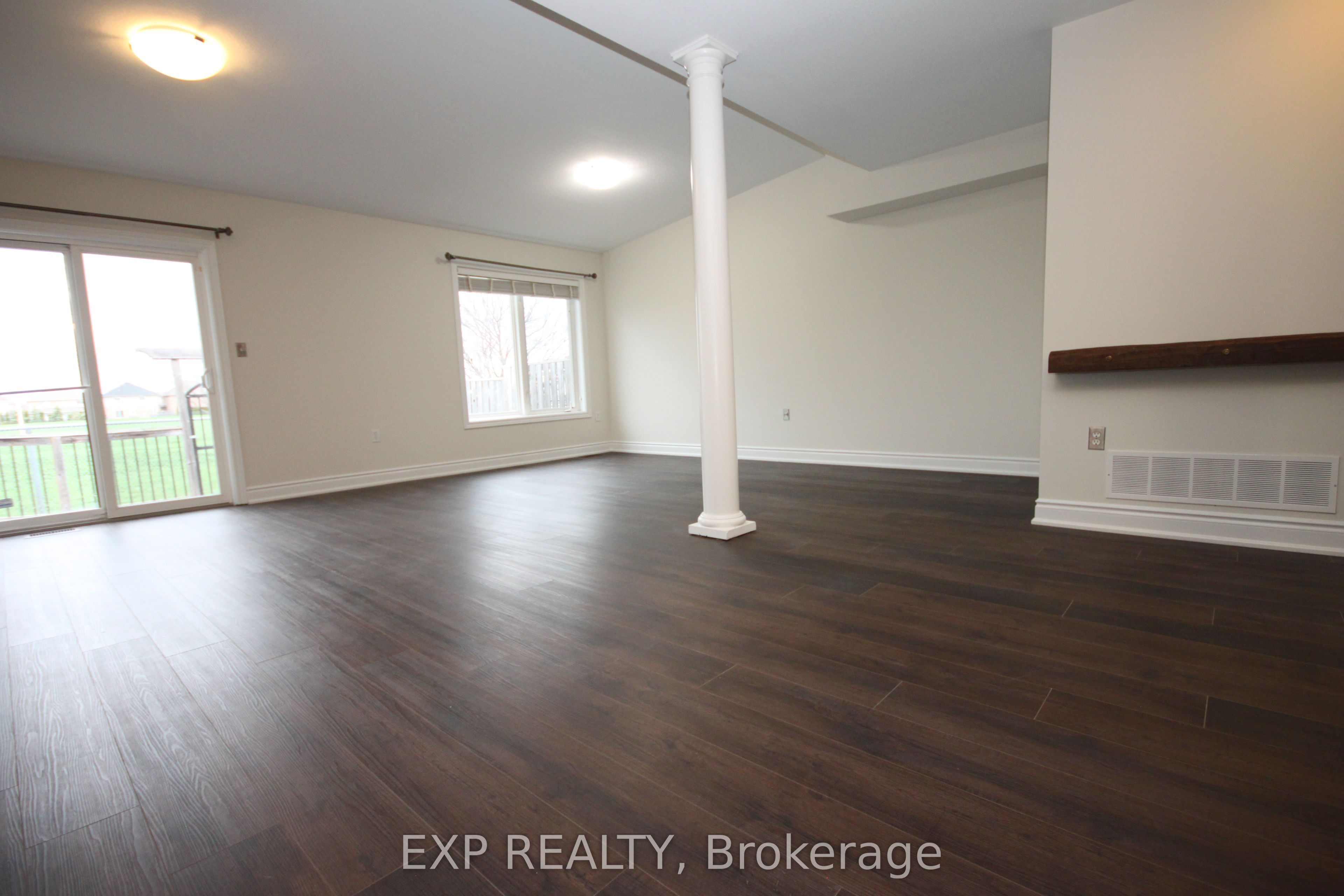 22 Geranium Avenue N, Hamilton, ON L0R 1P0 photo 3