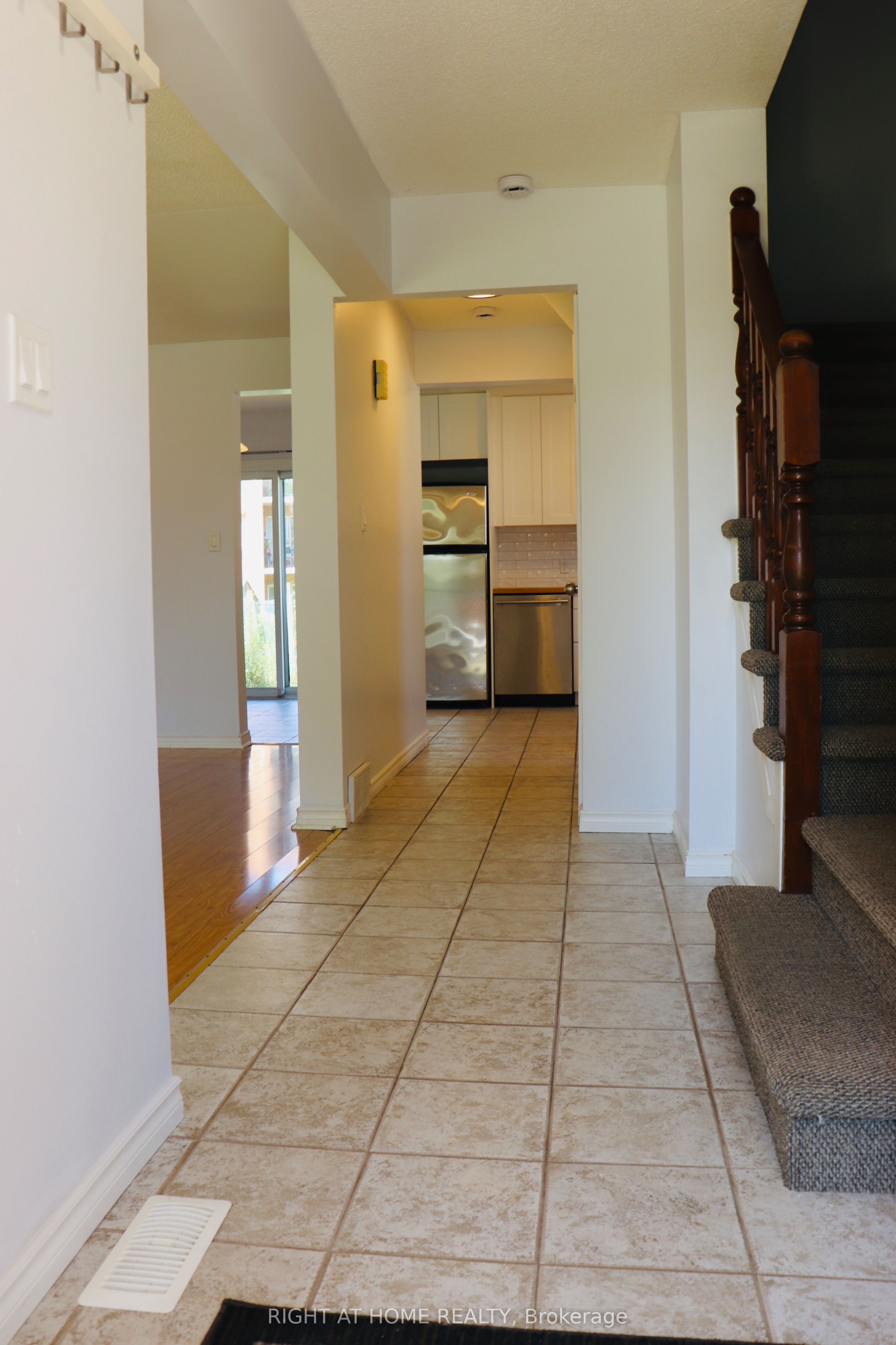 32 VINTAGE Crescent Main Floor, St. Catharines, ON L2S 3C3 photo 3