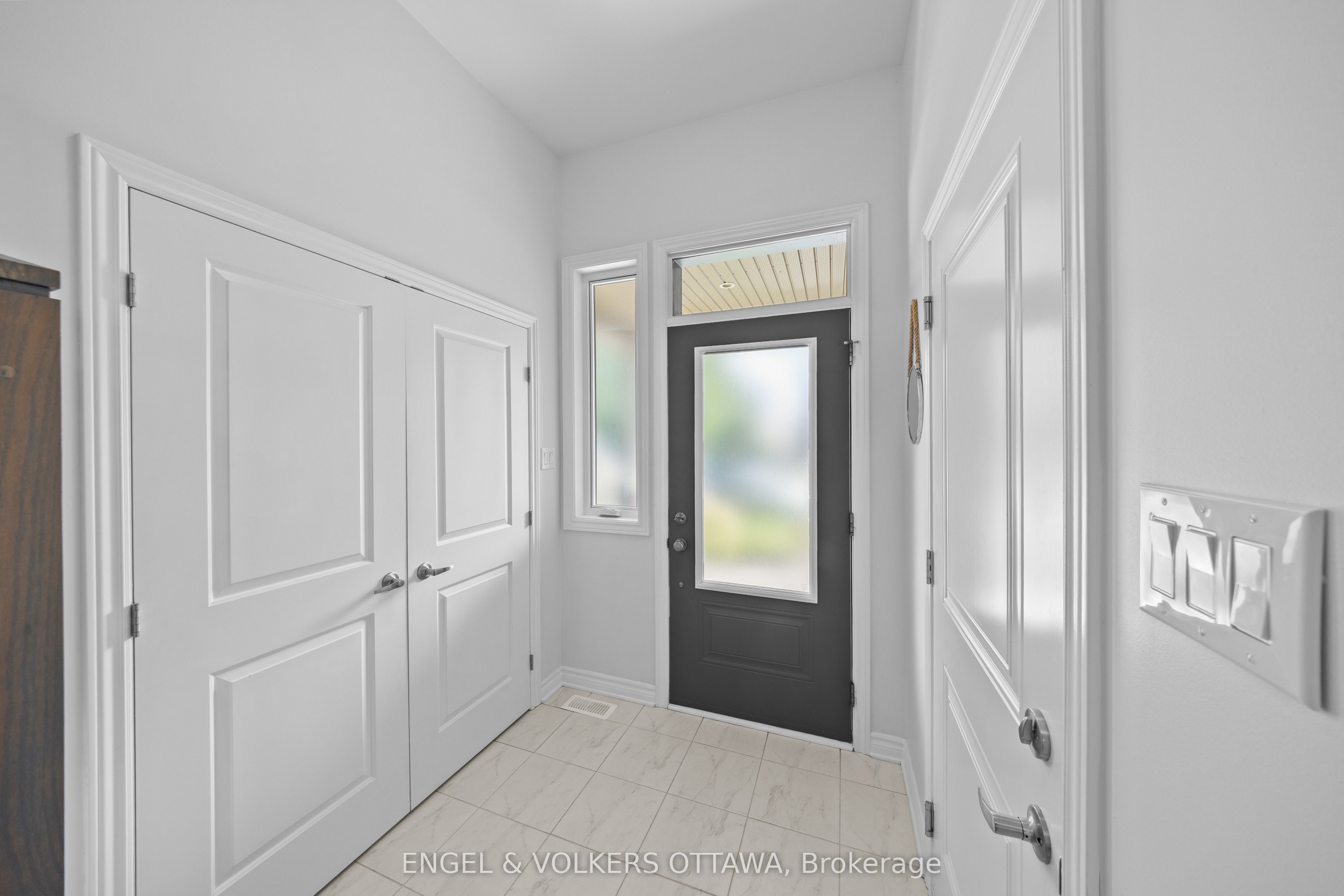 825 Loosestrife Way, Leitrim, ON K1T 0L8 photo 2