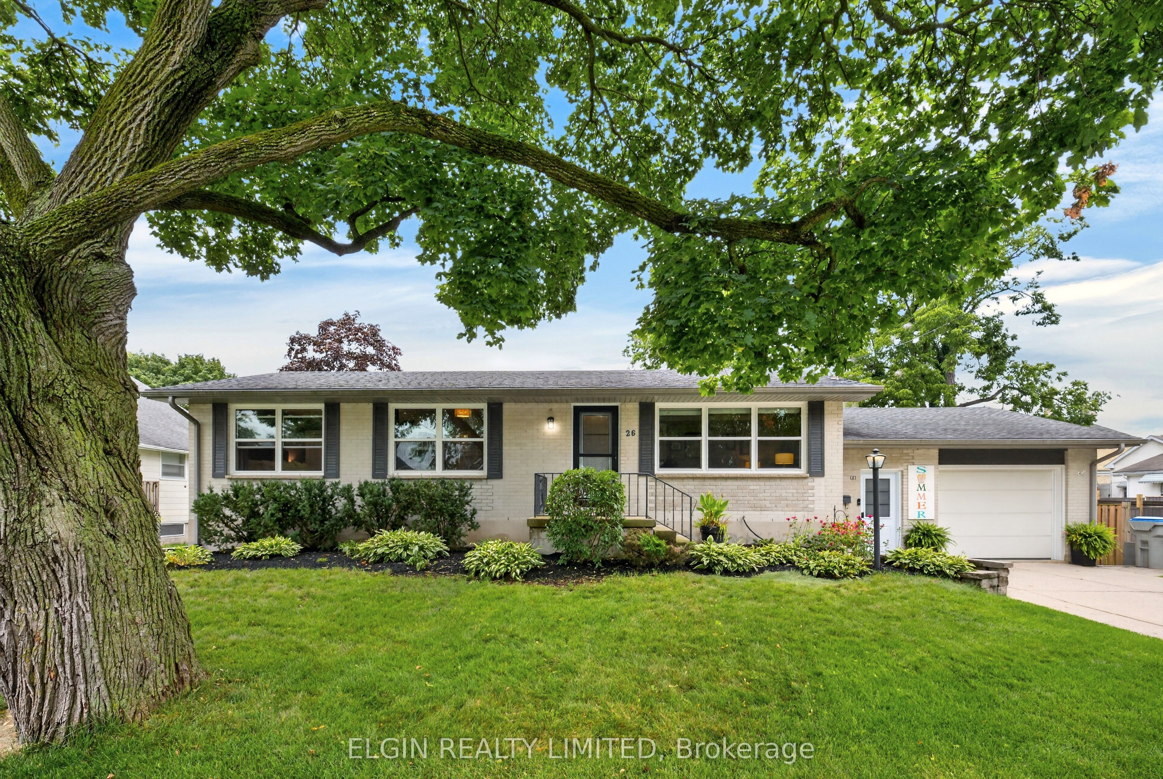 26 Queen Street, Strathroy-Caradoc, ON N7G 2H7