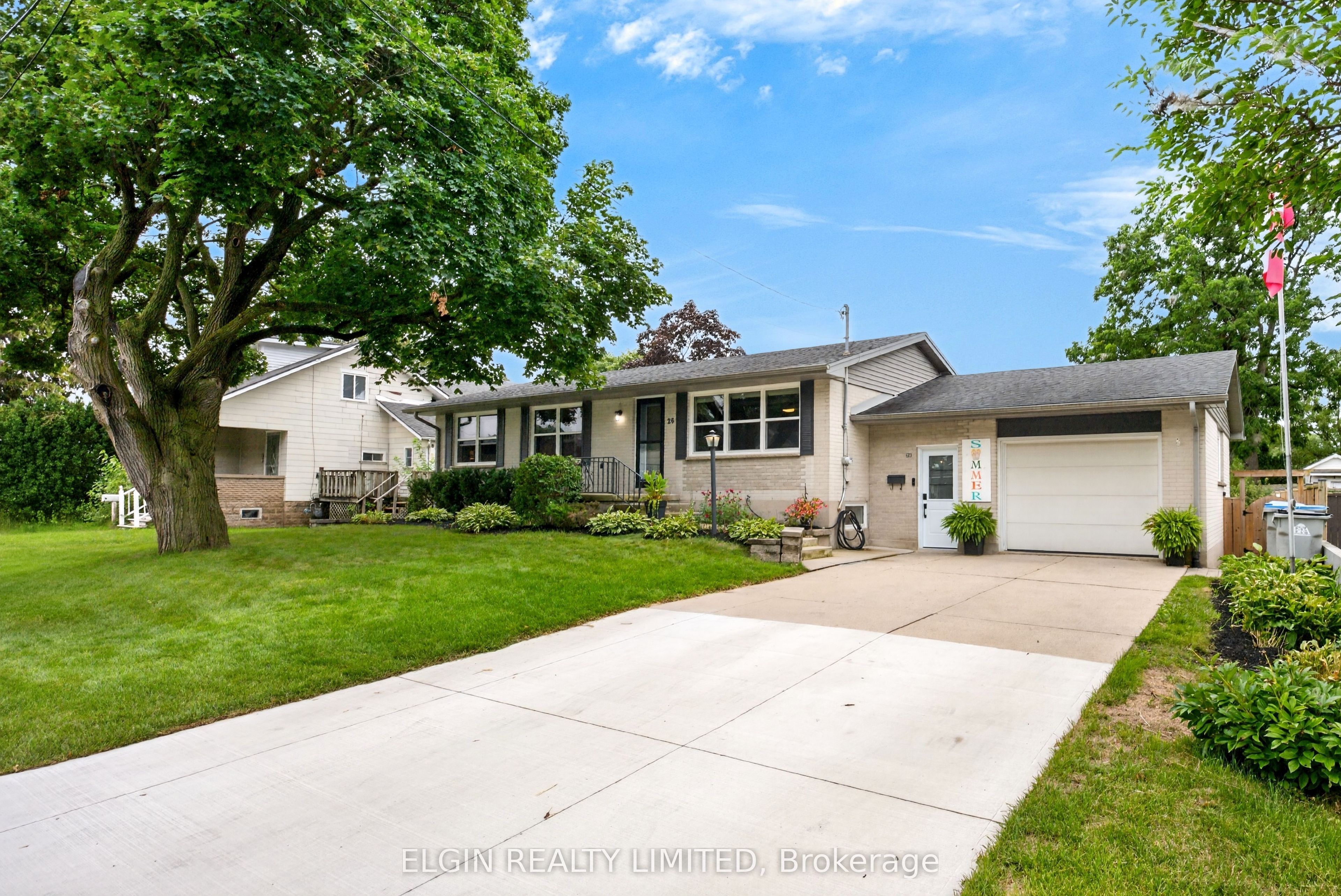 26 Queen Street, Strathroy-Caradoc, ON N7G 2H7 photo 2