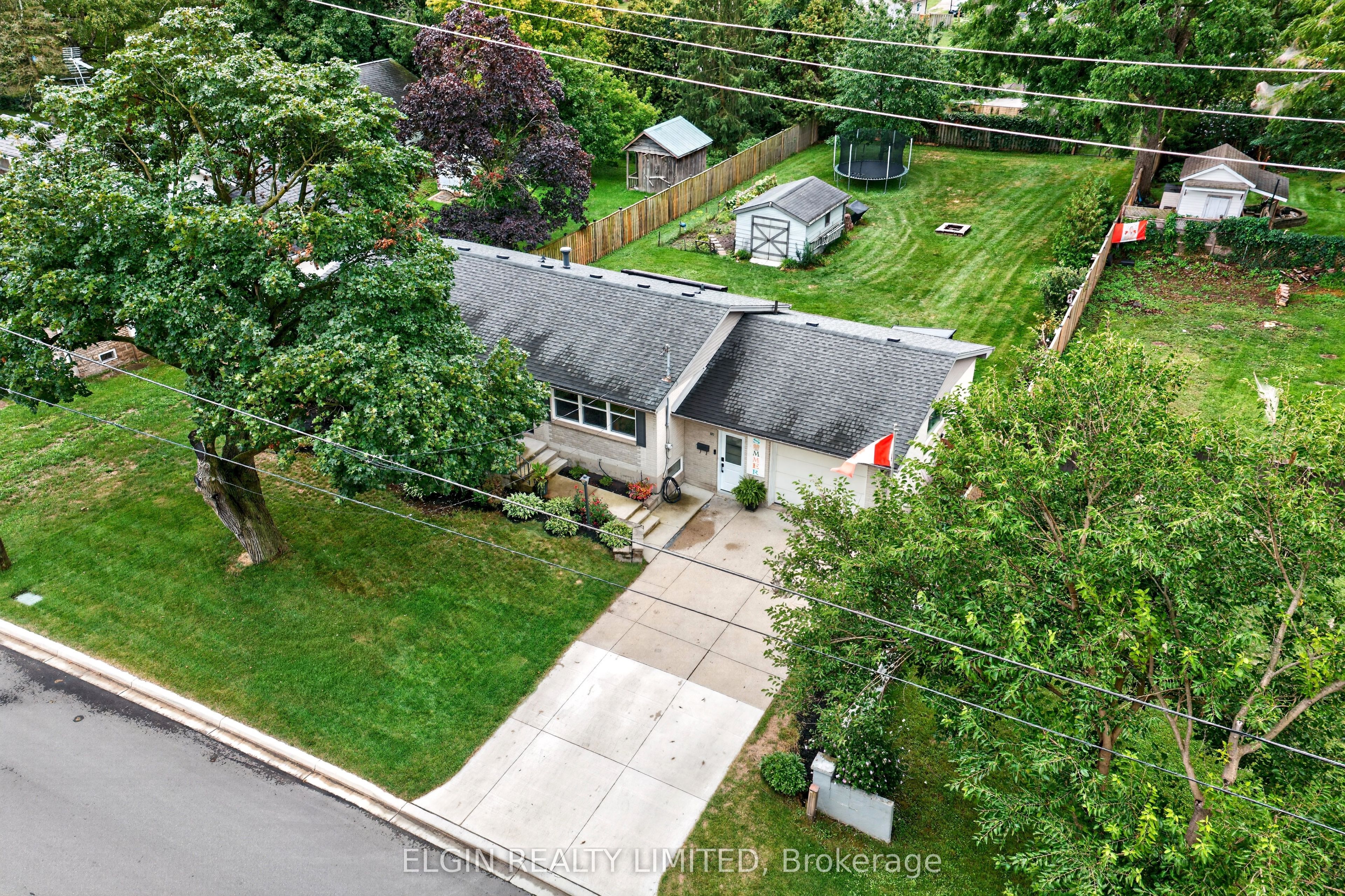 26 Queen Street, Strathroy-Caradoc, ON N7G 2H7 photo 3