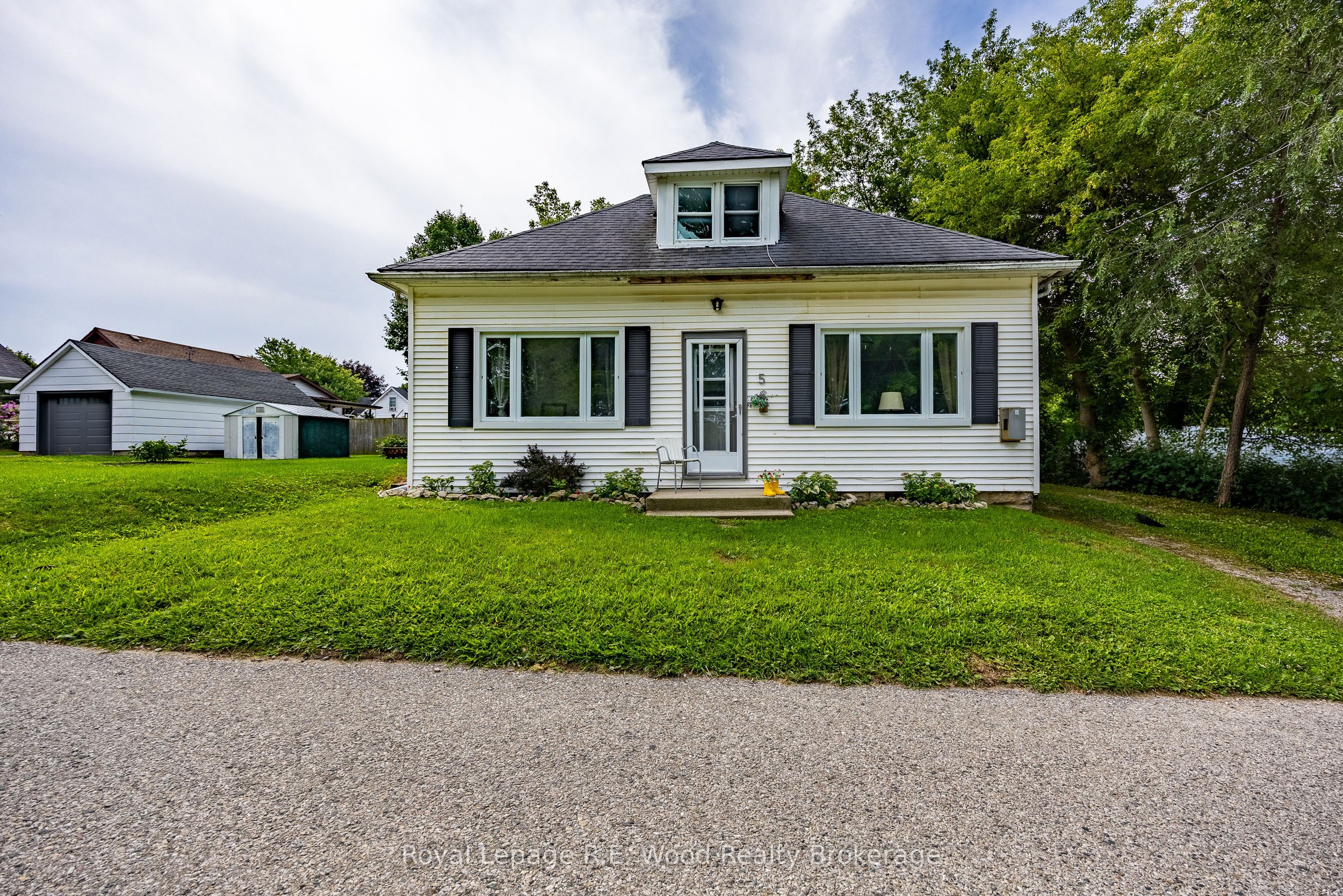 5 FIRST Alley, Tillsonburg, ON N4G 5P7