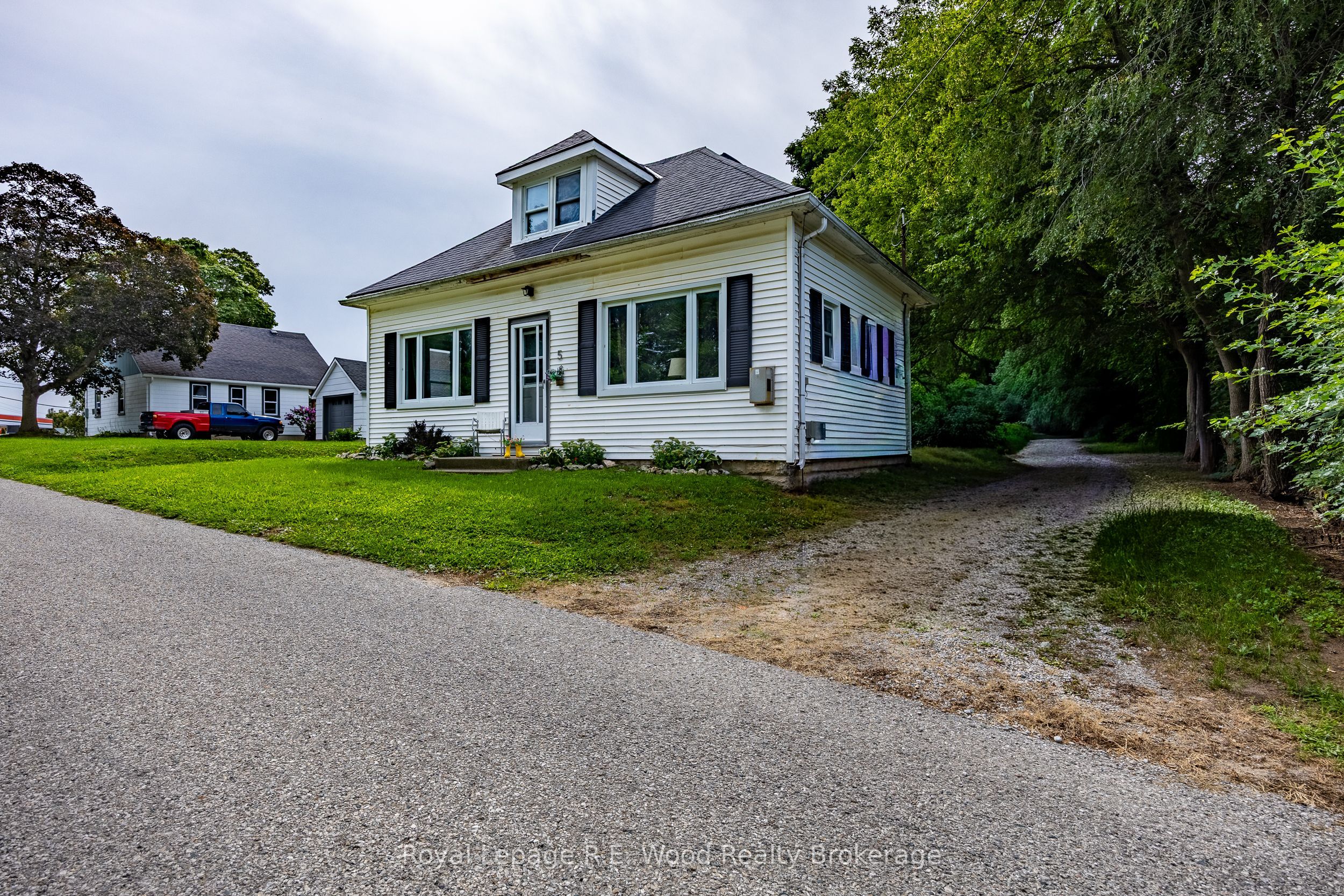 5 FIRST Alley, Tillsonburg, ON N4G 5P7 photo 2