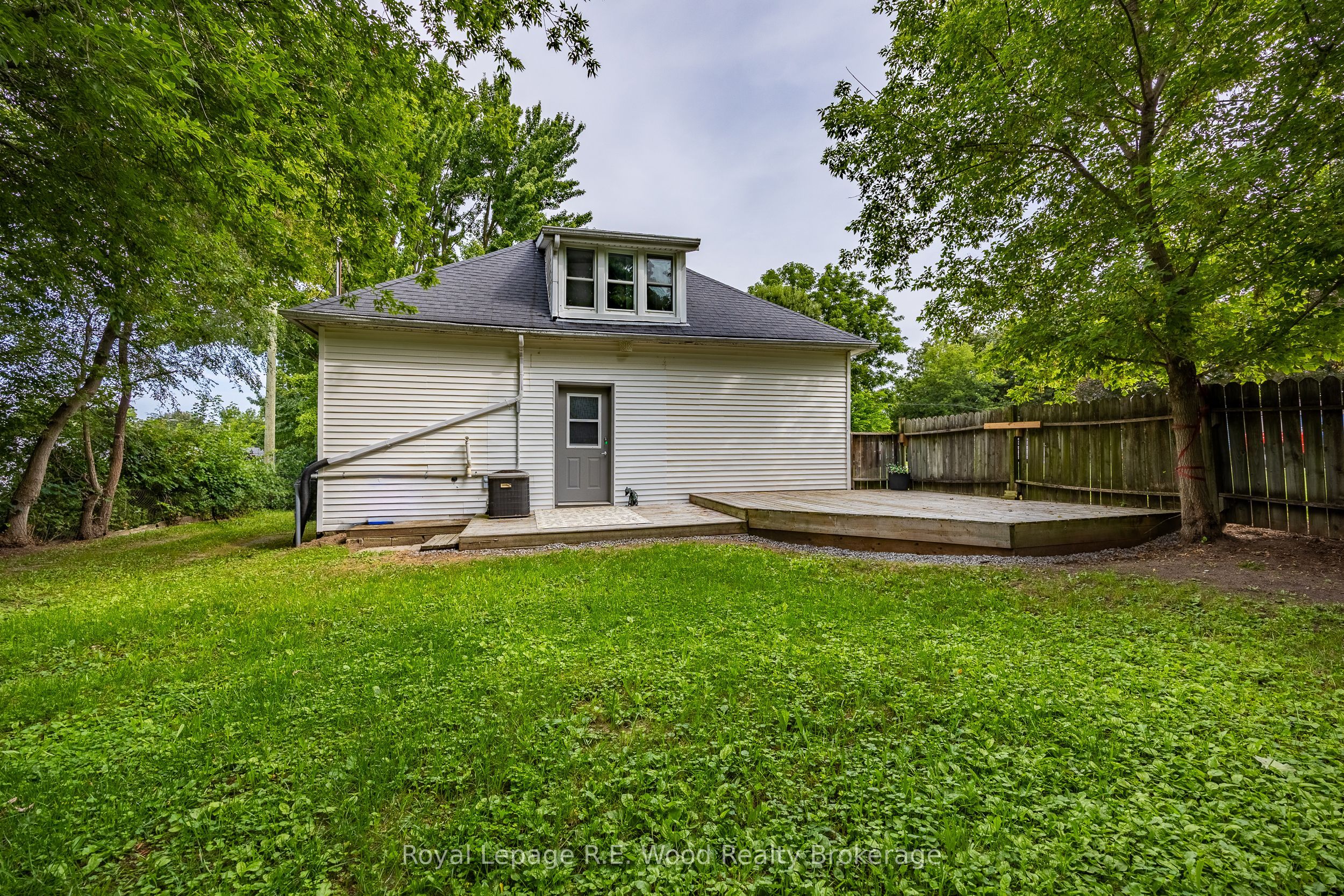 5 FIRST Alley, Tillsonburg, ON N4G 5P7 photo 4
