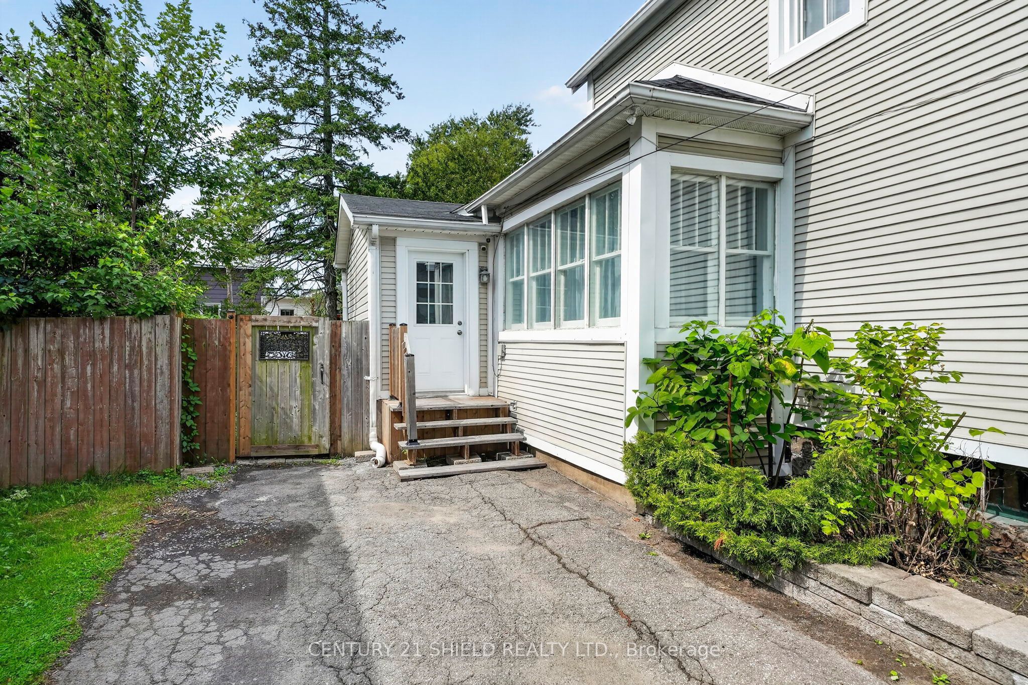 430 Sydney Street, Cornwall, ON K6H 3H8 photo 2