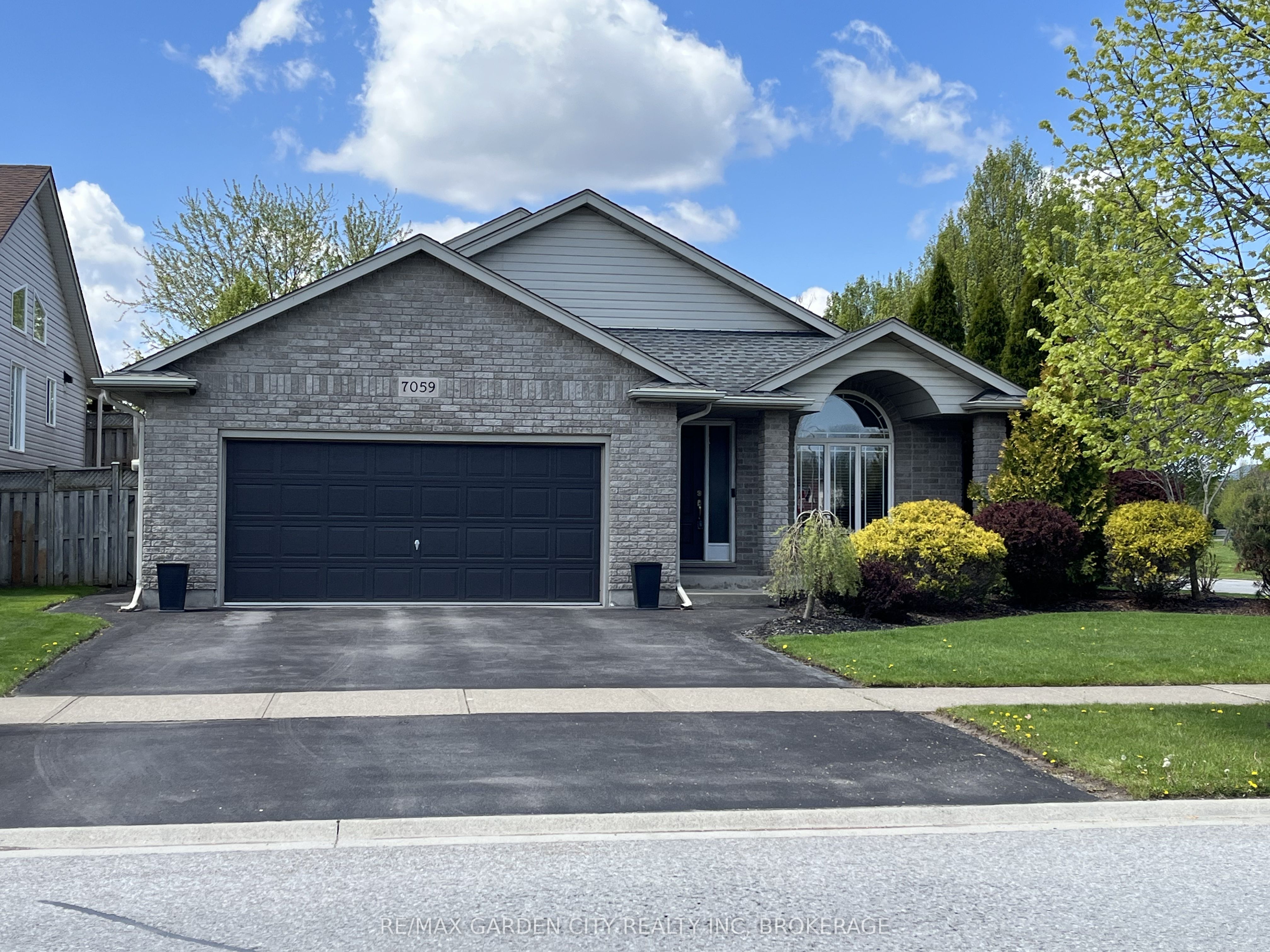 7059 Parkside Road, Niagara Falls, ON L2H 3L6