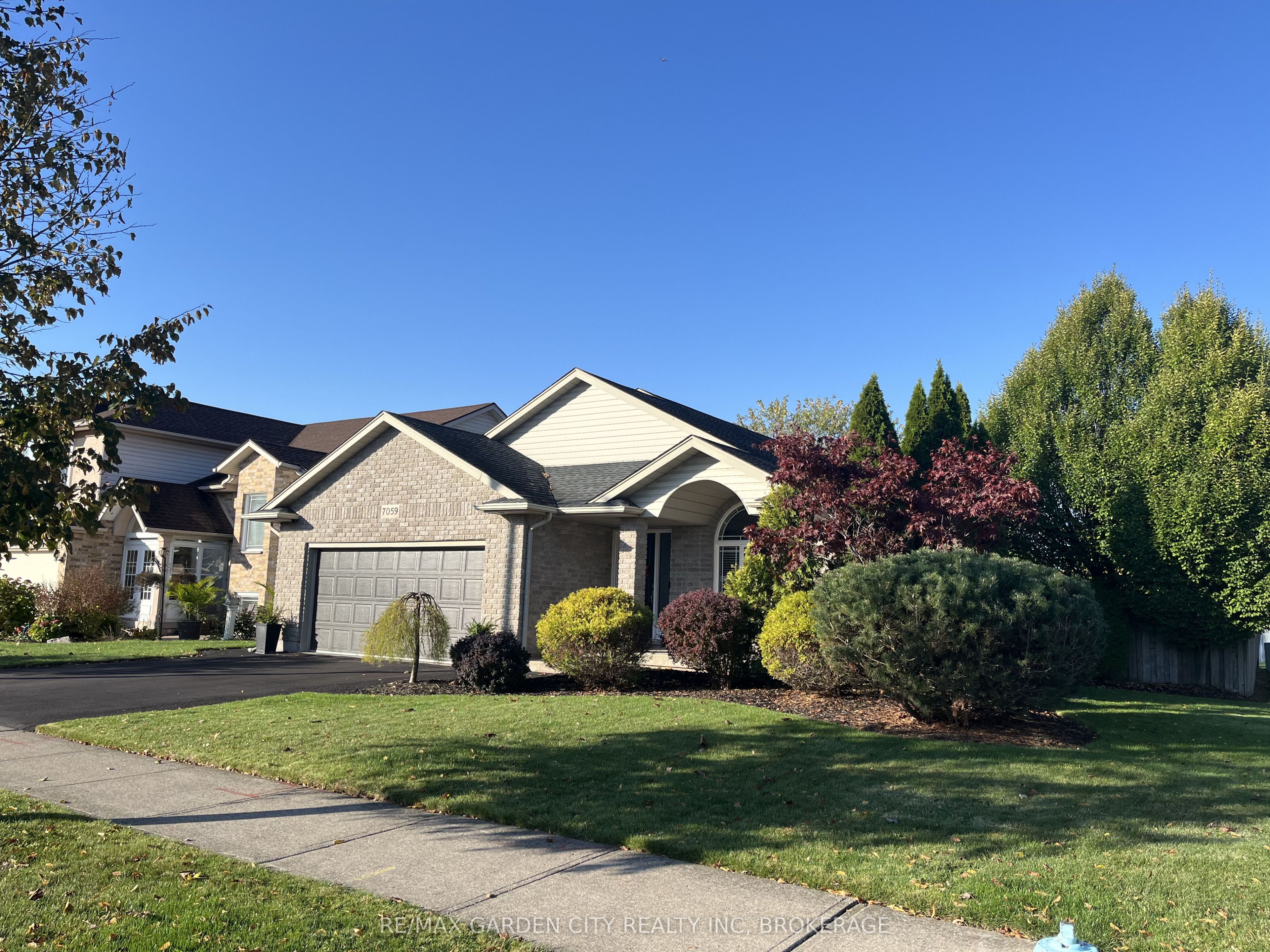 7059 Parkside Road, Niagara Falls, ON L2H 3L6 photo 3