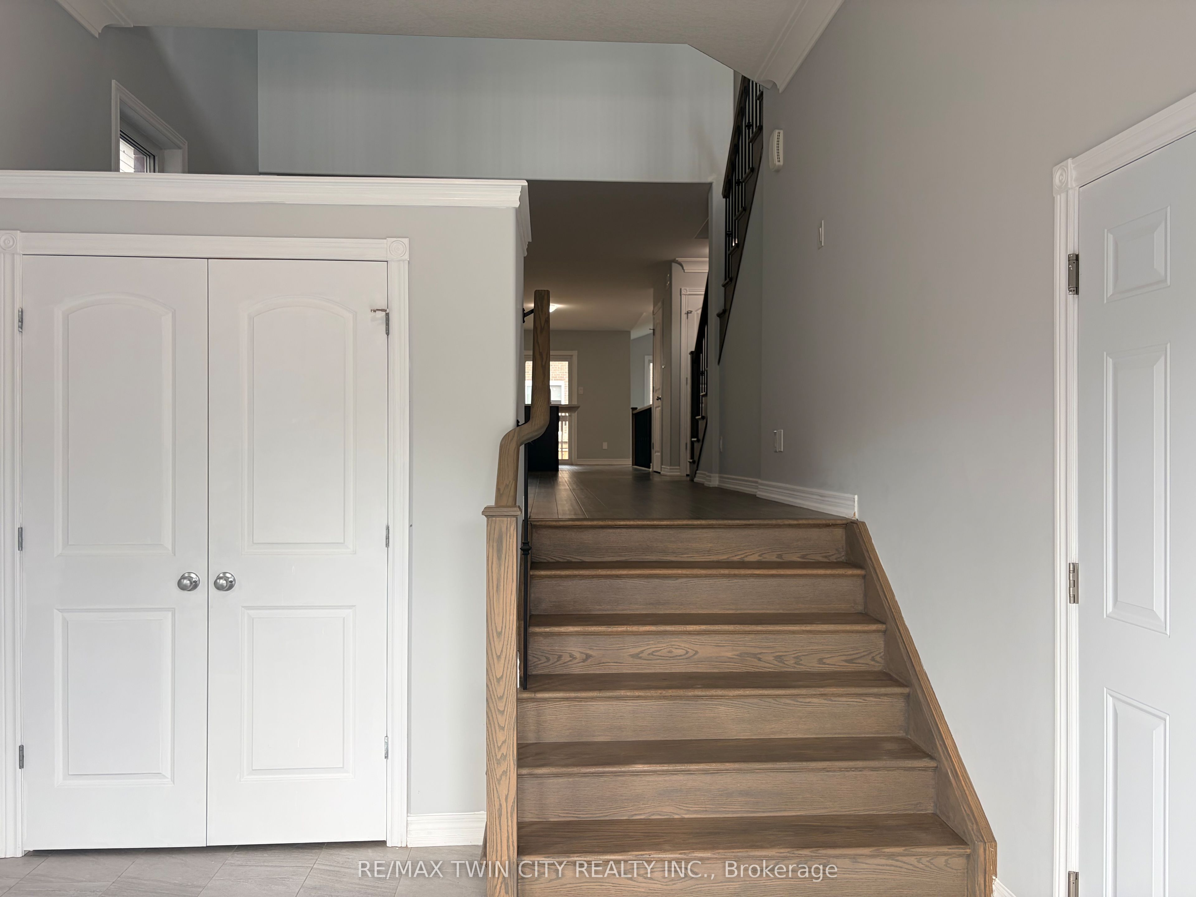 613 Lemay Grove, Peterborough, ON K9K 0G9 photo 2