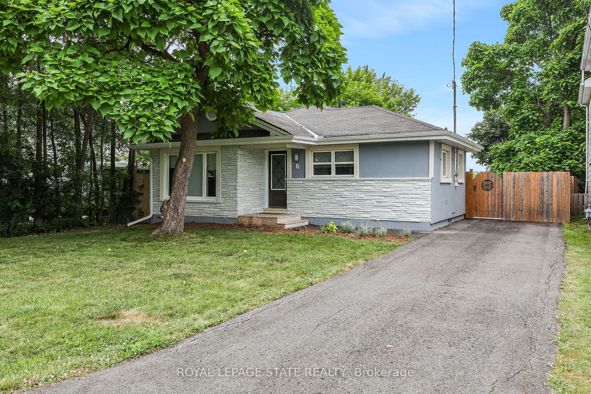 6 Lincoln Avenue, Grimsby, ON L3M 1Y4